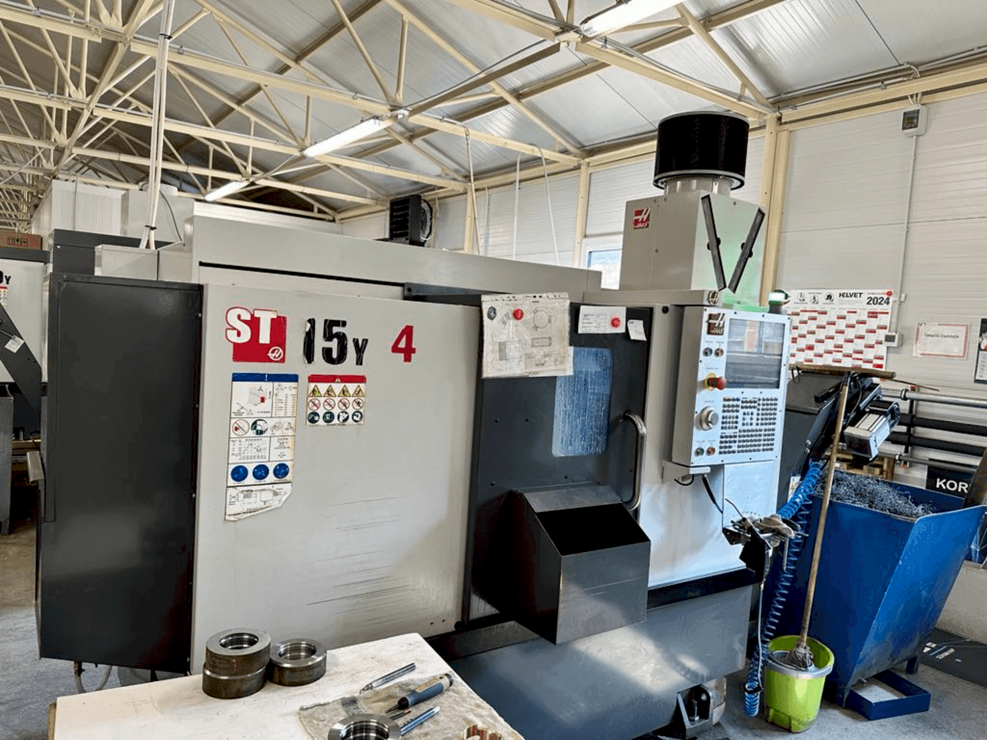 Makine HAAS ST-15Y - Önden görünüm