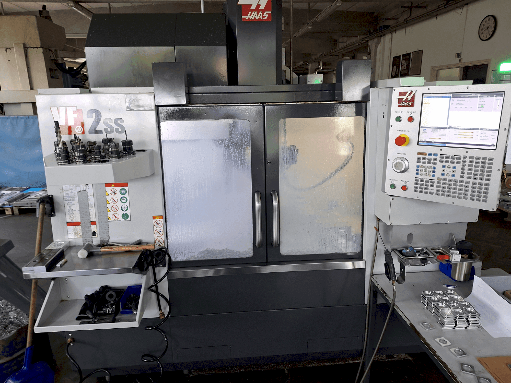 Makine HAAS VF 2 SS - Önden görünüm