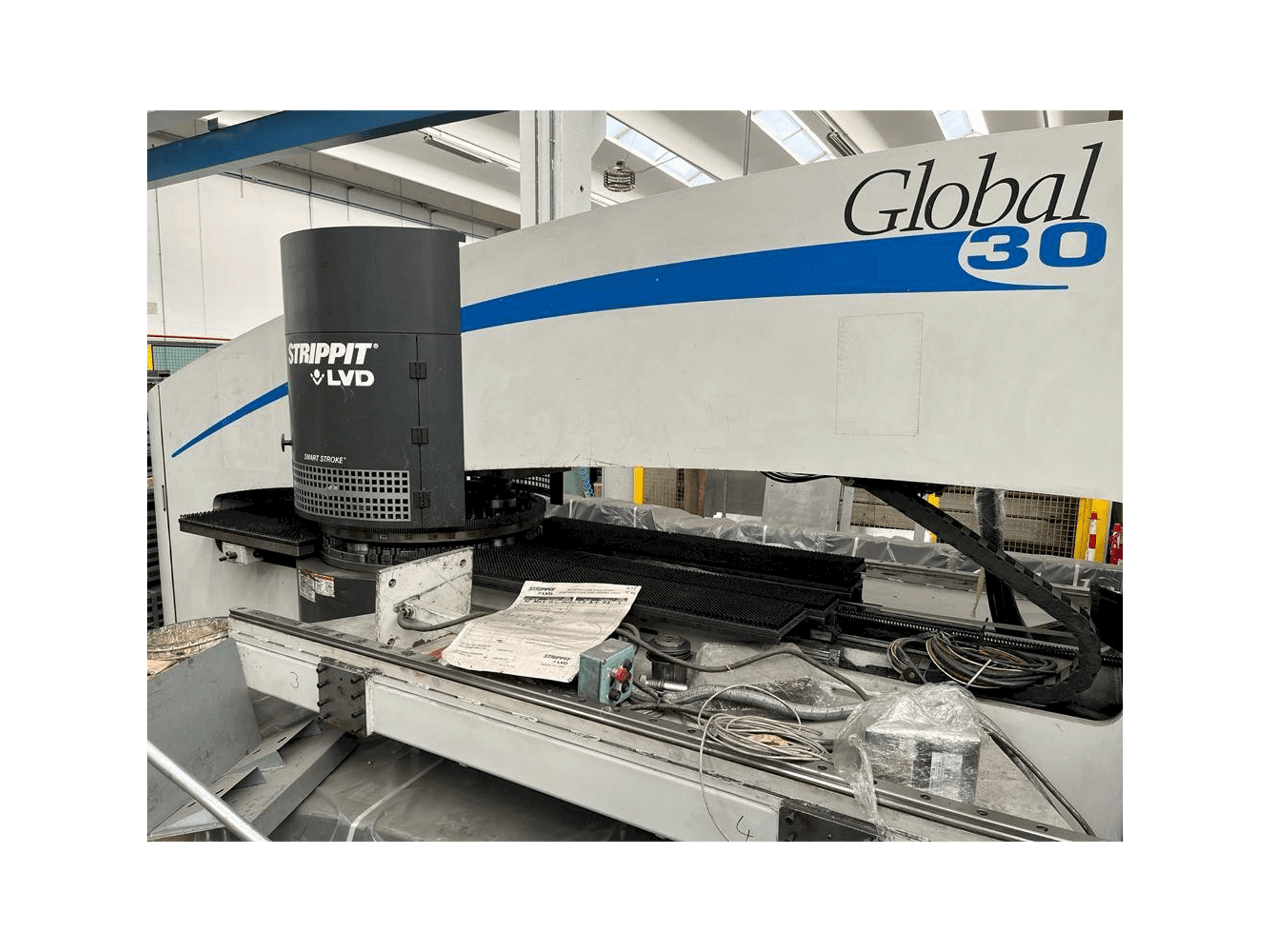 Makine LVD Strippit Global 30 1525 - Önden görünüm