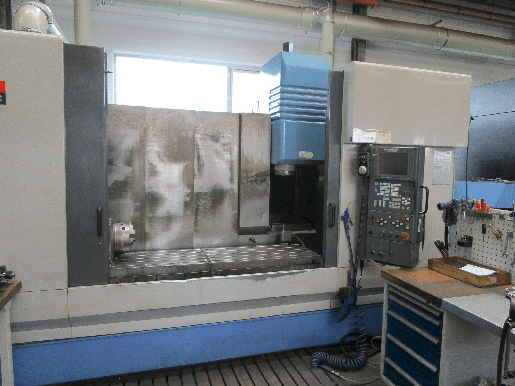 Makine Mazak VTC 200 C - Önden görünüm