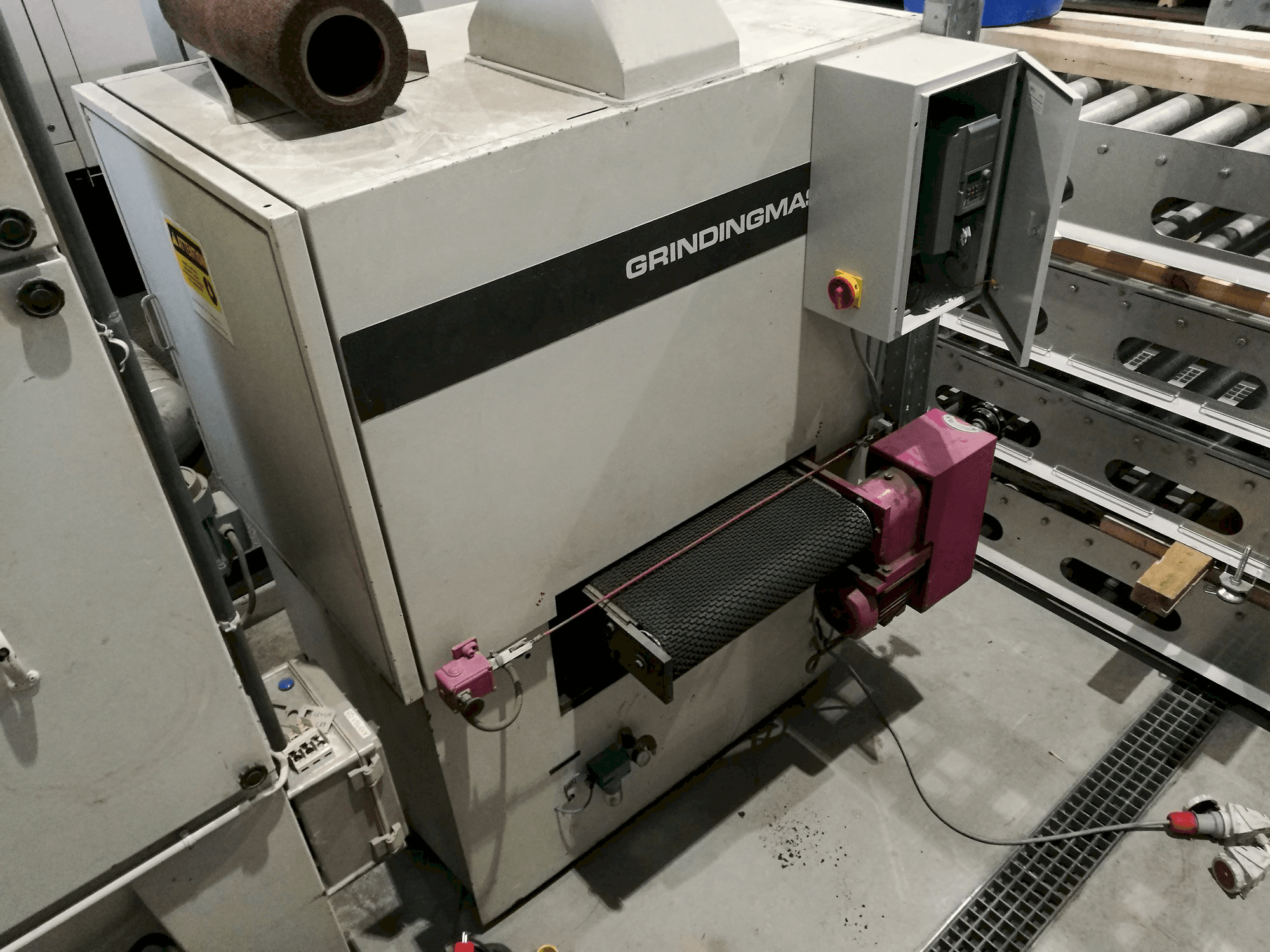 Makine GRINDINGMASTER MCSB2-600 - Sol görünüm
