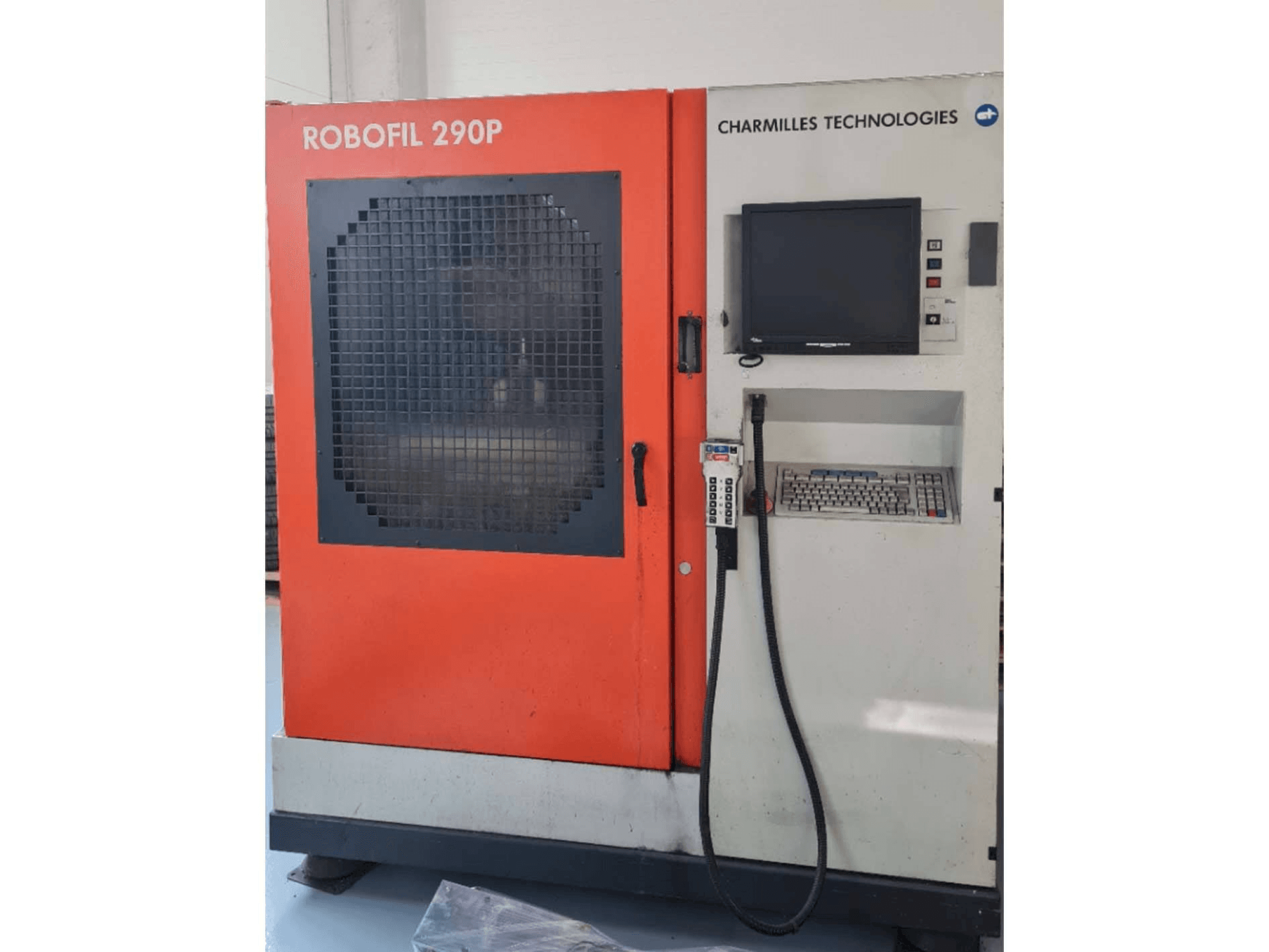 Makine CHARMILLES Robofil 290P - Önden görünüm