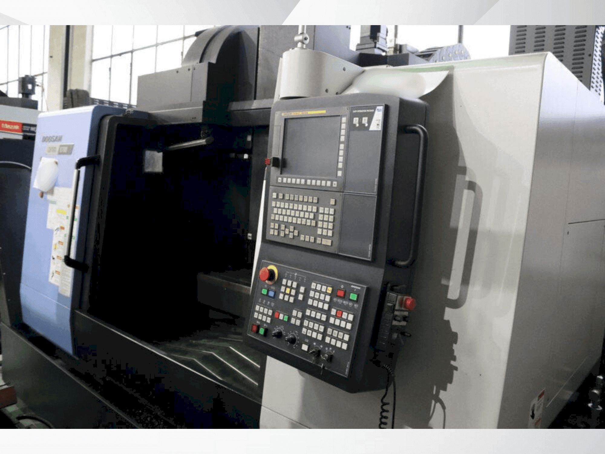 Makine DOOSAN DNM 6700 - Önden görünüm