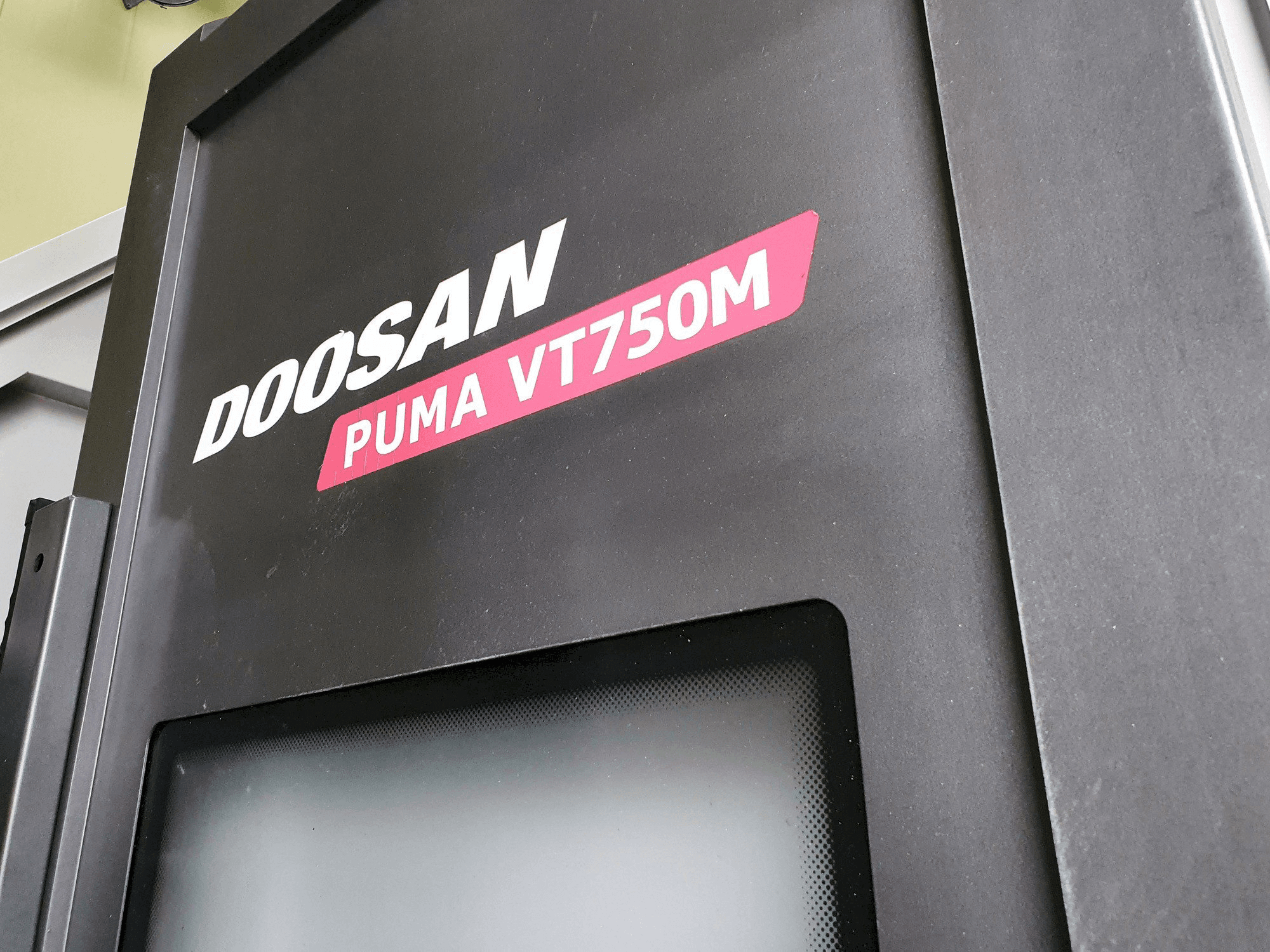 Makine Doosan PUMA VT750M - Önden görünüm
