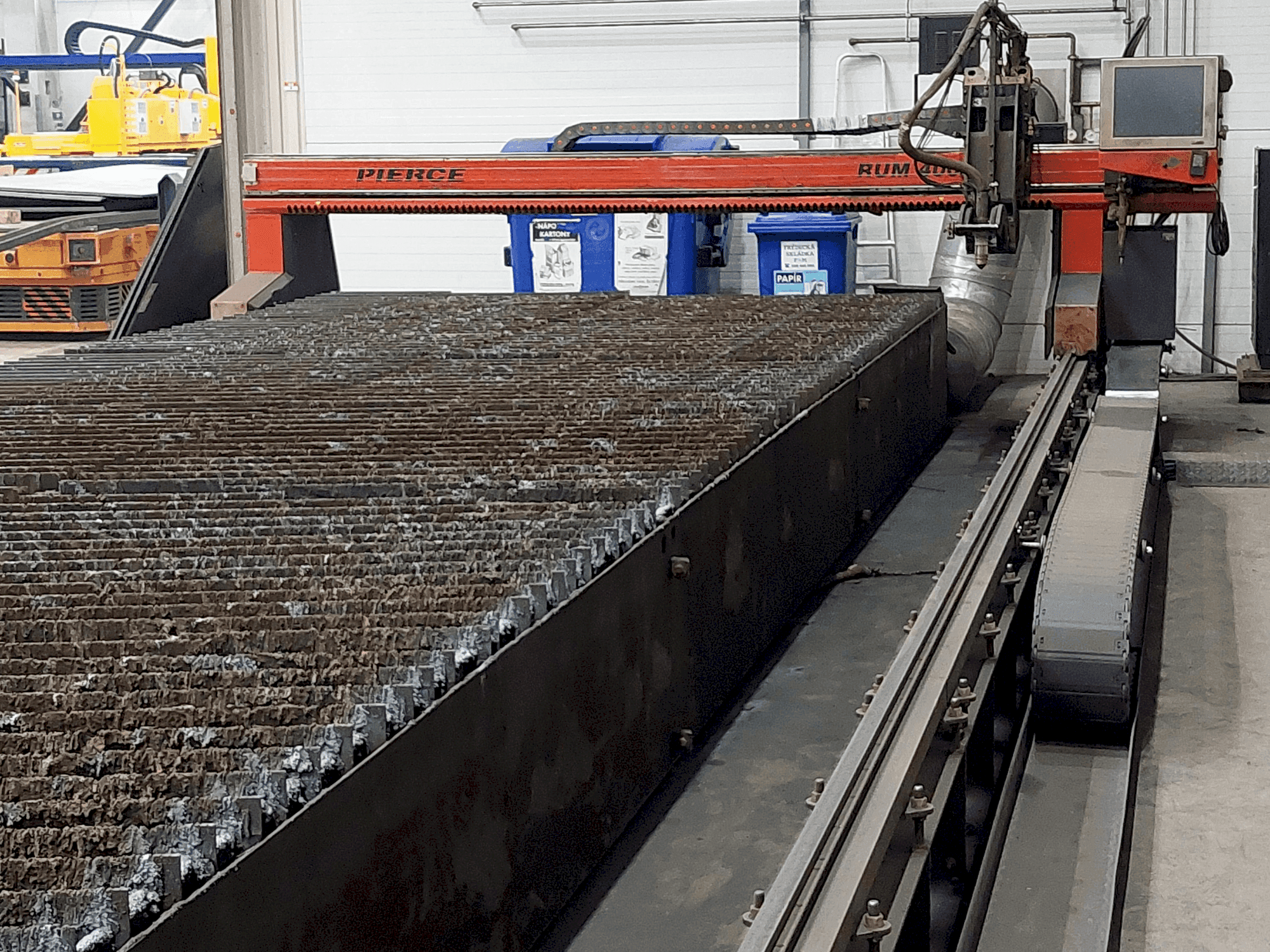 Makine PIERCE RUM 4000 GP - Önden görünüm