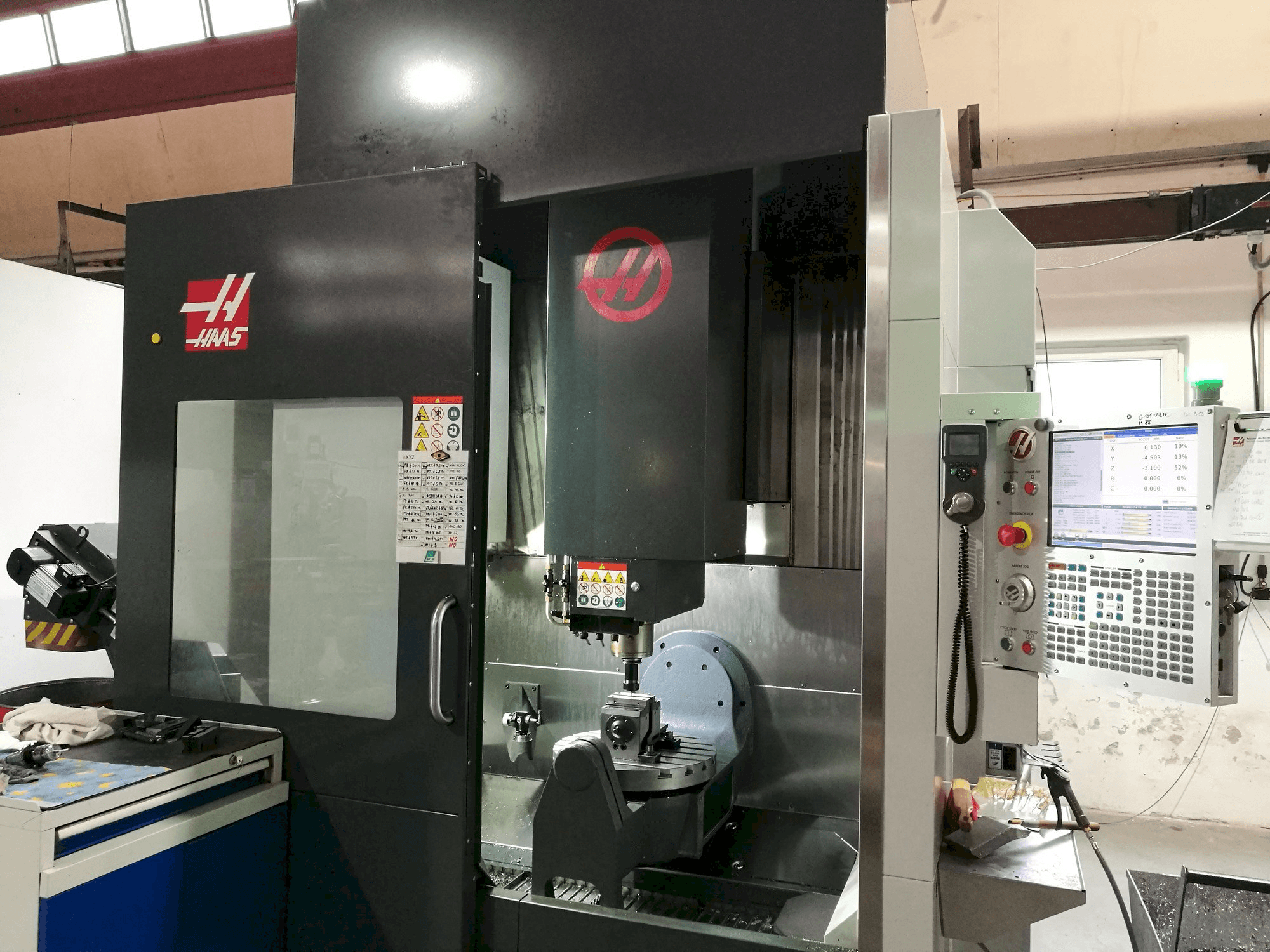 Makine HAAS UMC - 750 - Sol taraftaki görüntü