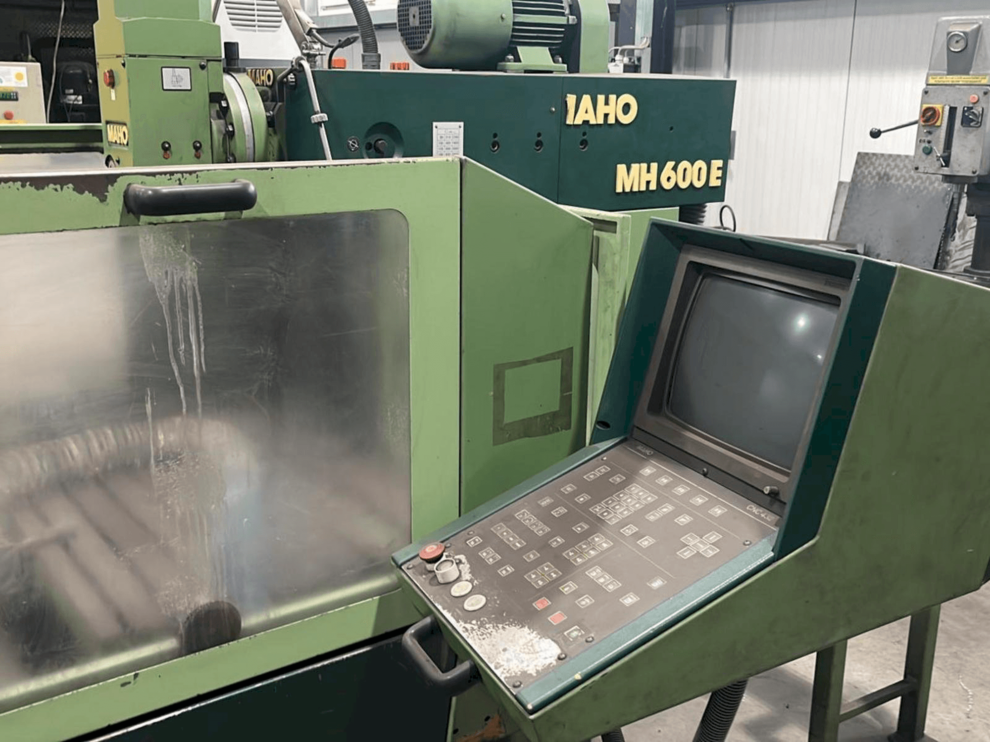 Makine MAHO MH 600 E - Önden görünüm