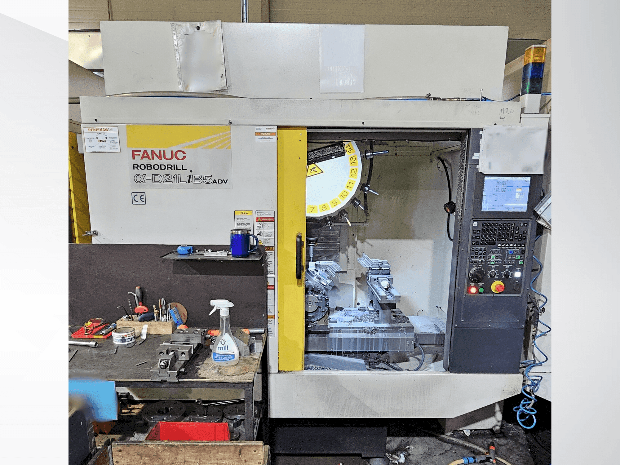 Makine FANUC Robodrill α-D21LiB5ADV - Önden görünüm