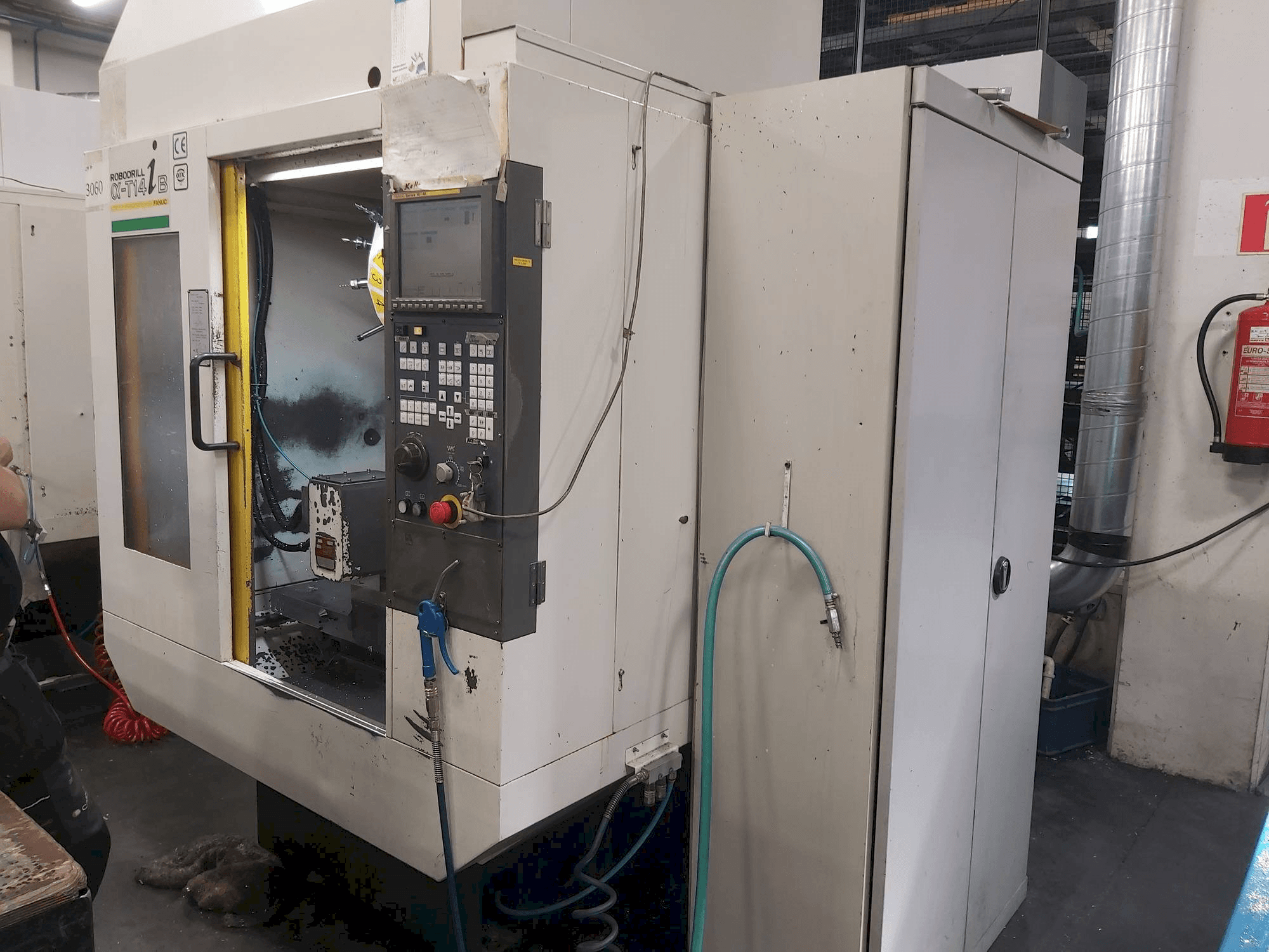 Makine FANUC Robodrill Alpha T14iB - Önden görünüm