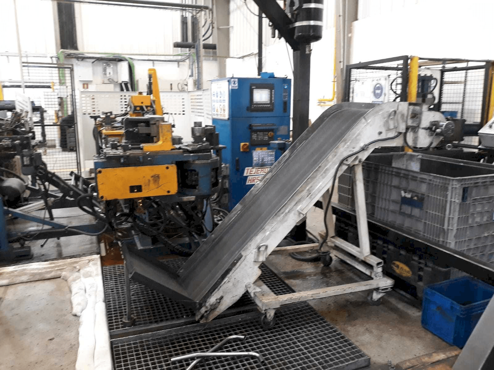 Makine Tejero HR-50-CNC - Önden görünüm