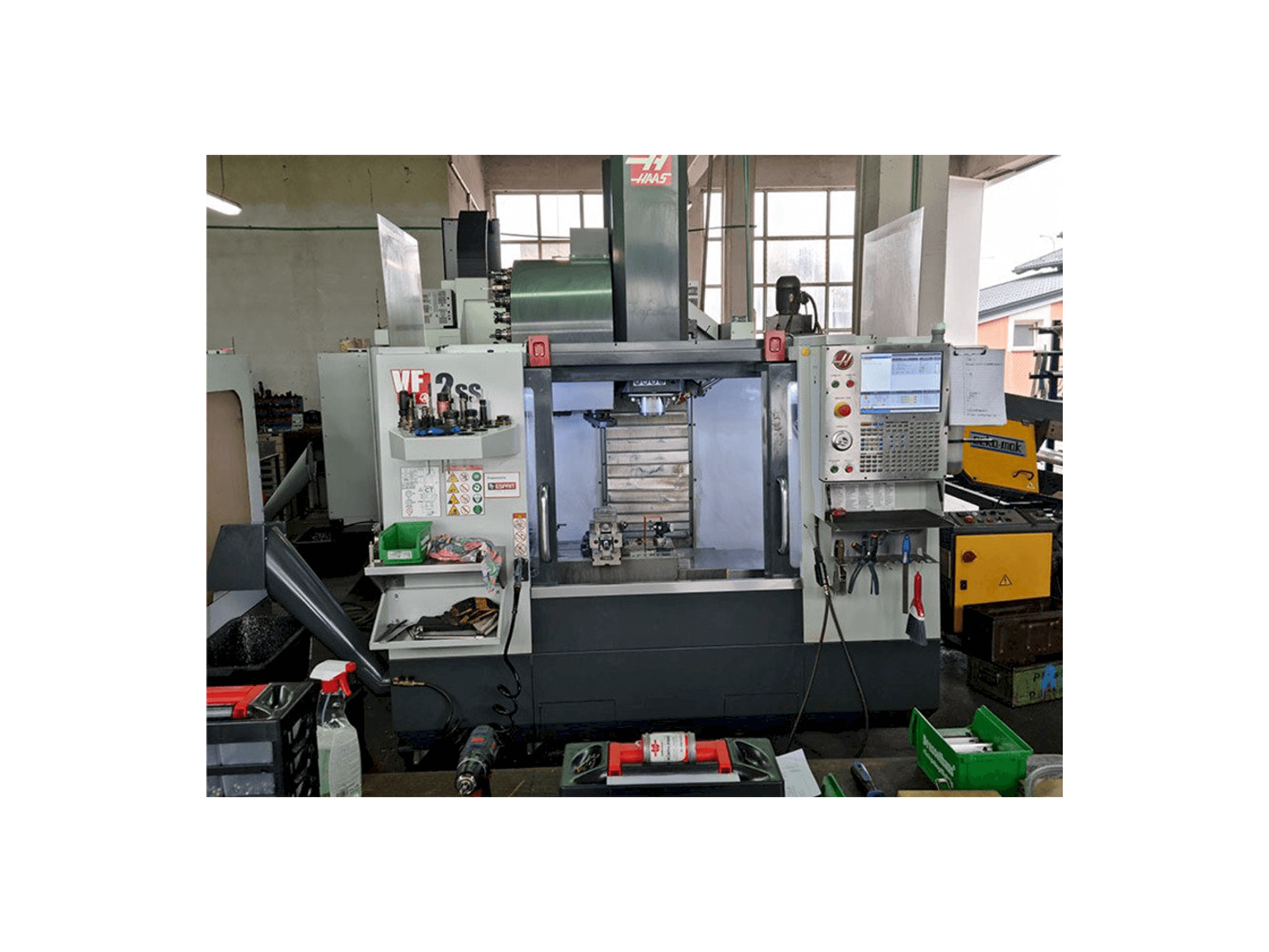 Makine HAAS VF-2SS - Önden görünüm