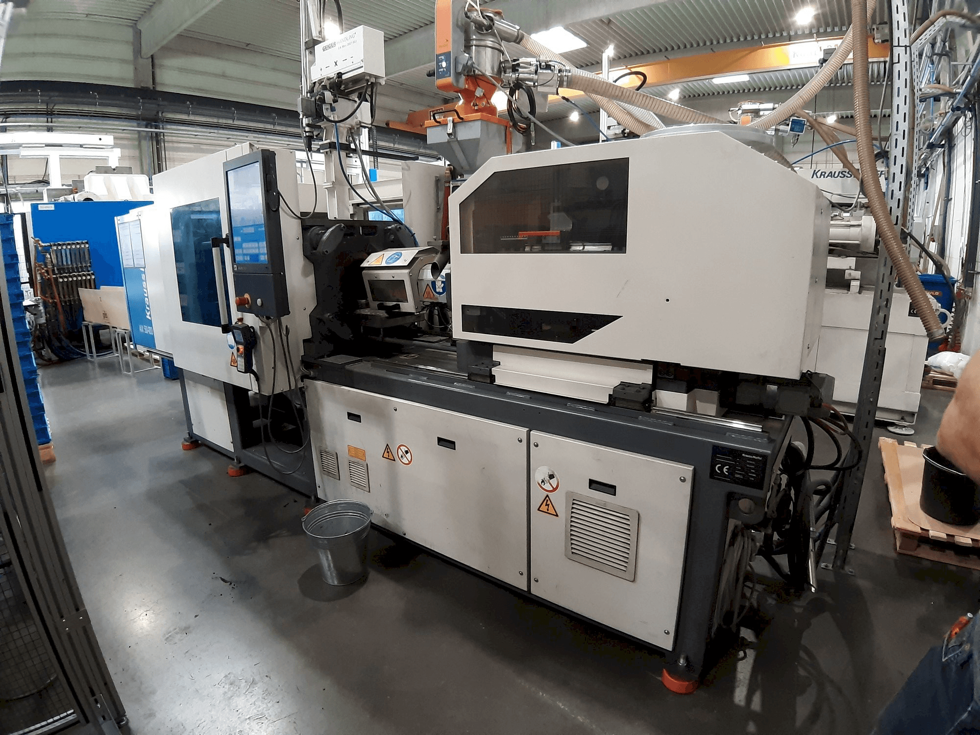 Makine Krauss Maffei 50 - 100 AX - Önden görünüm