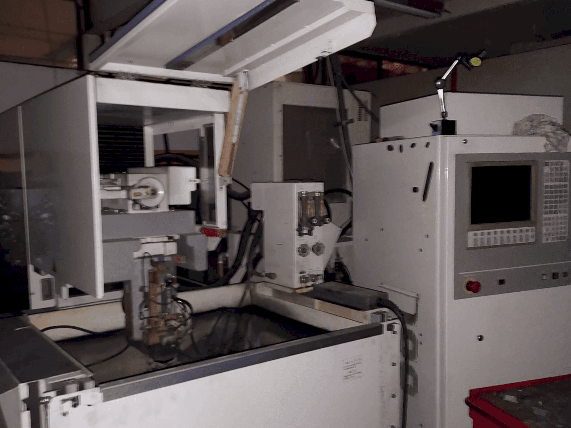 Makine Mitsubishi FX10K - Önden görünüm