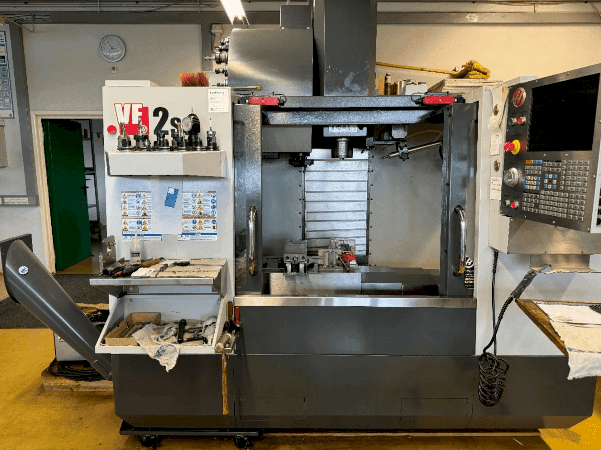 Makine HAAS VF-2SS - Önden görünüm