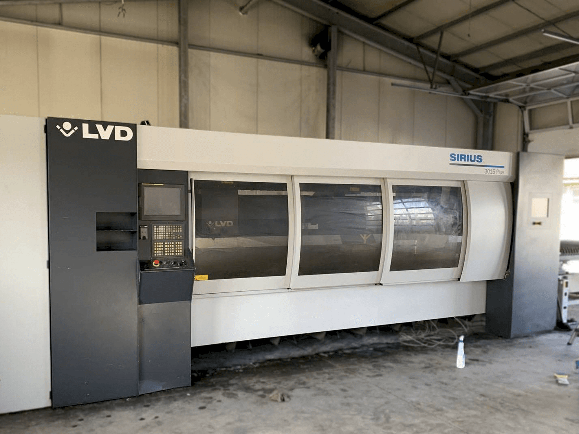 Makine LVD Sirius Plus 3015 - Önden görünüm