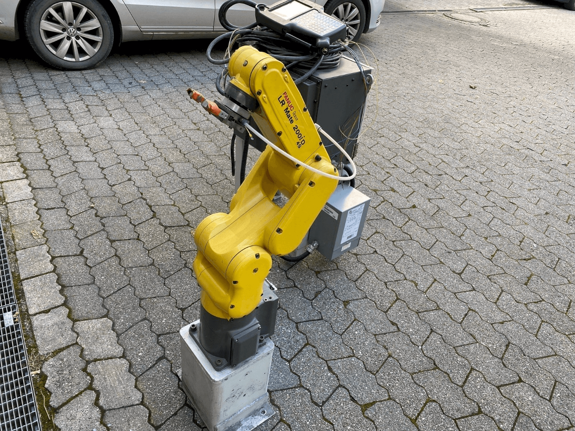 Makine FANUC LR Mate 200iD/4S - Önden görünüm