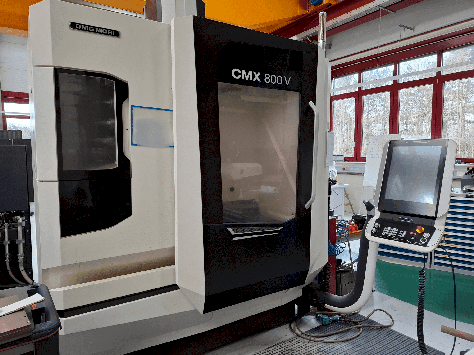 Makine DMG MORI CMX 800V - Önden görünüm