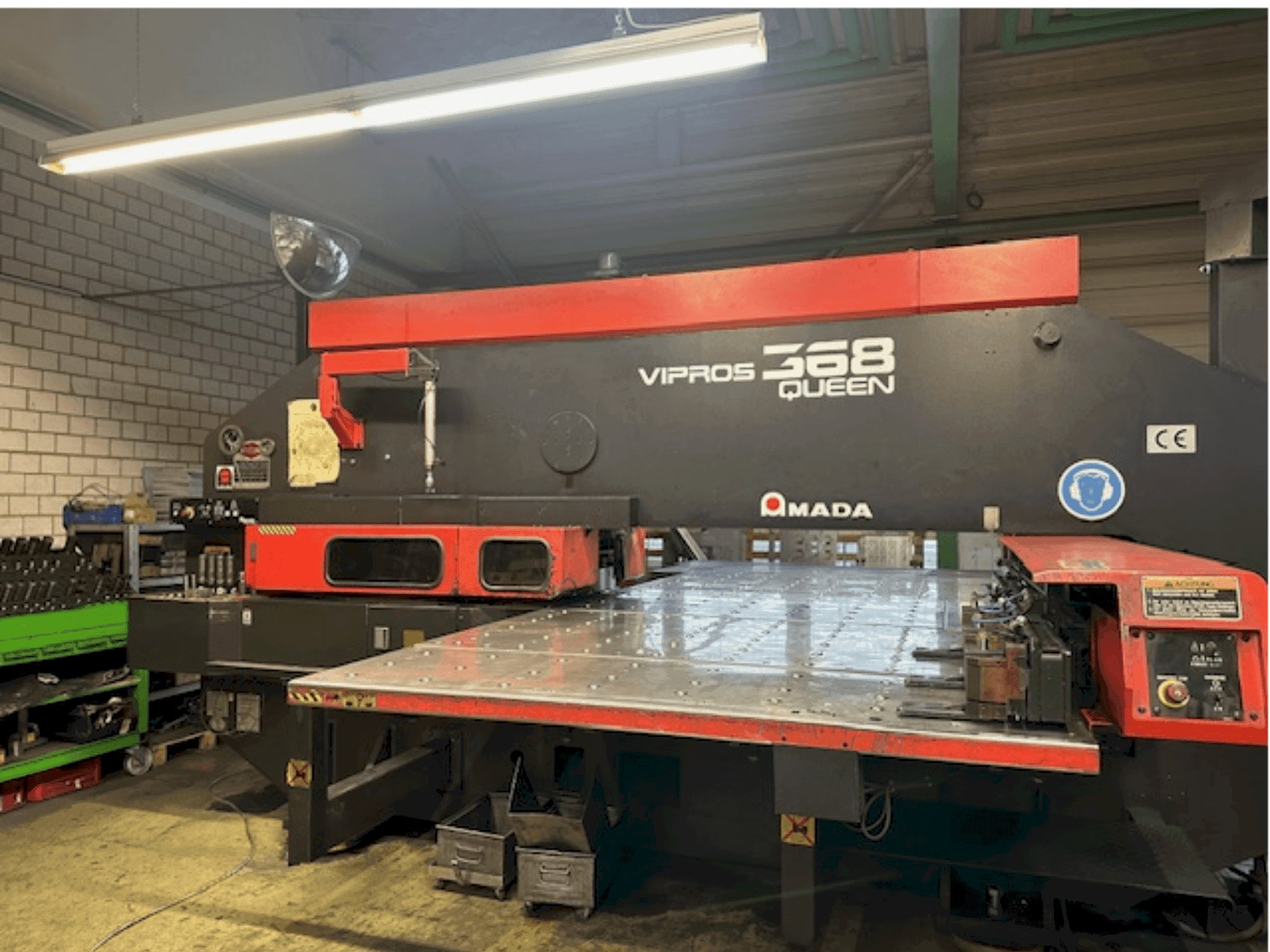 Makine AMADA Vipros 368 Queen - Önden görünüm