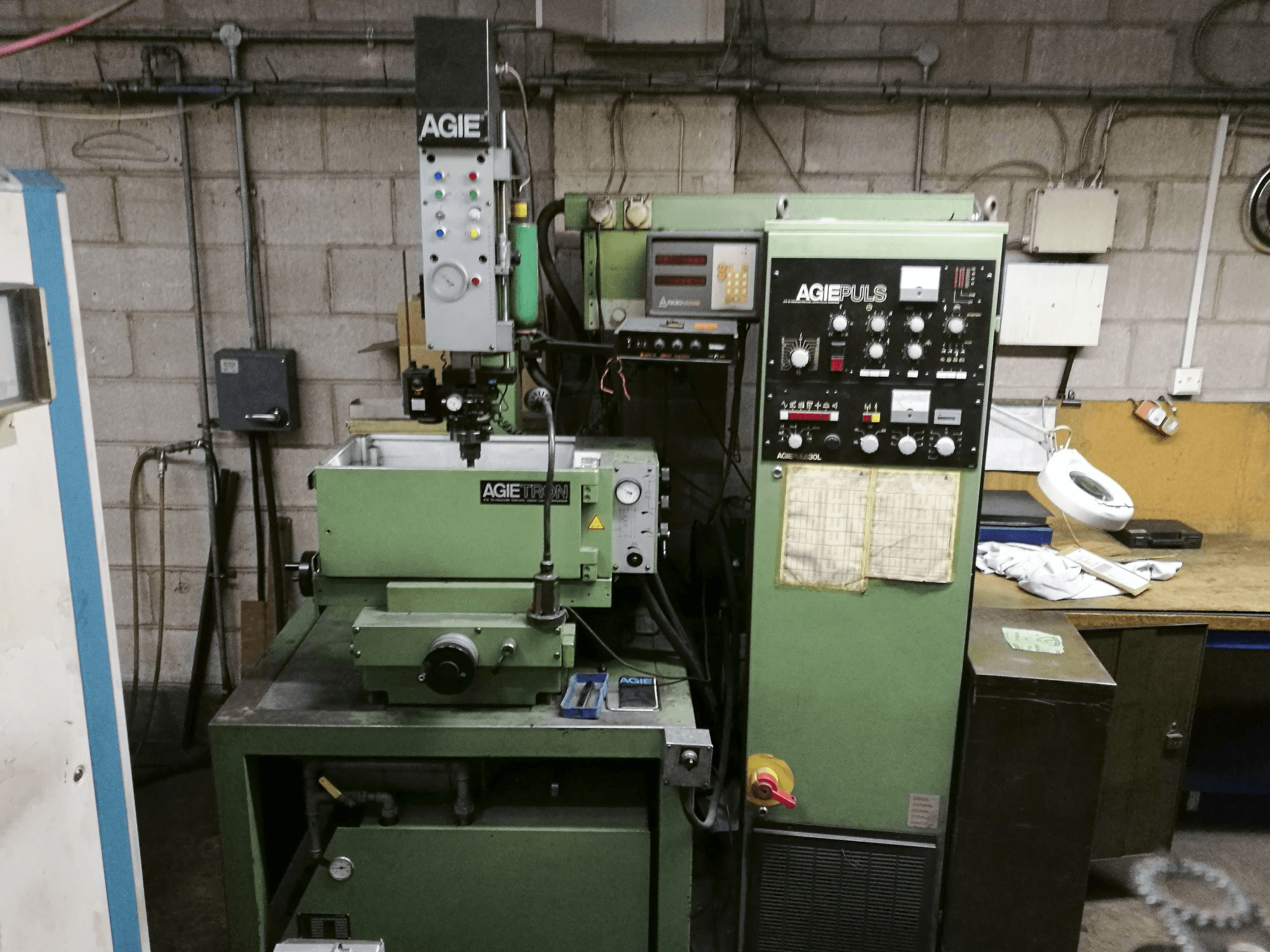 Makine AGIE - Önden görünüm EMT 110