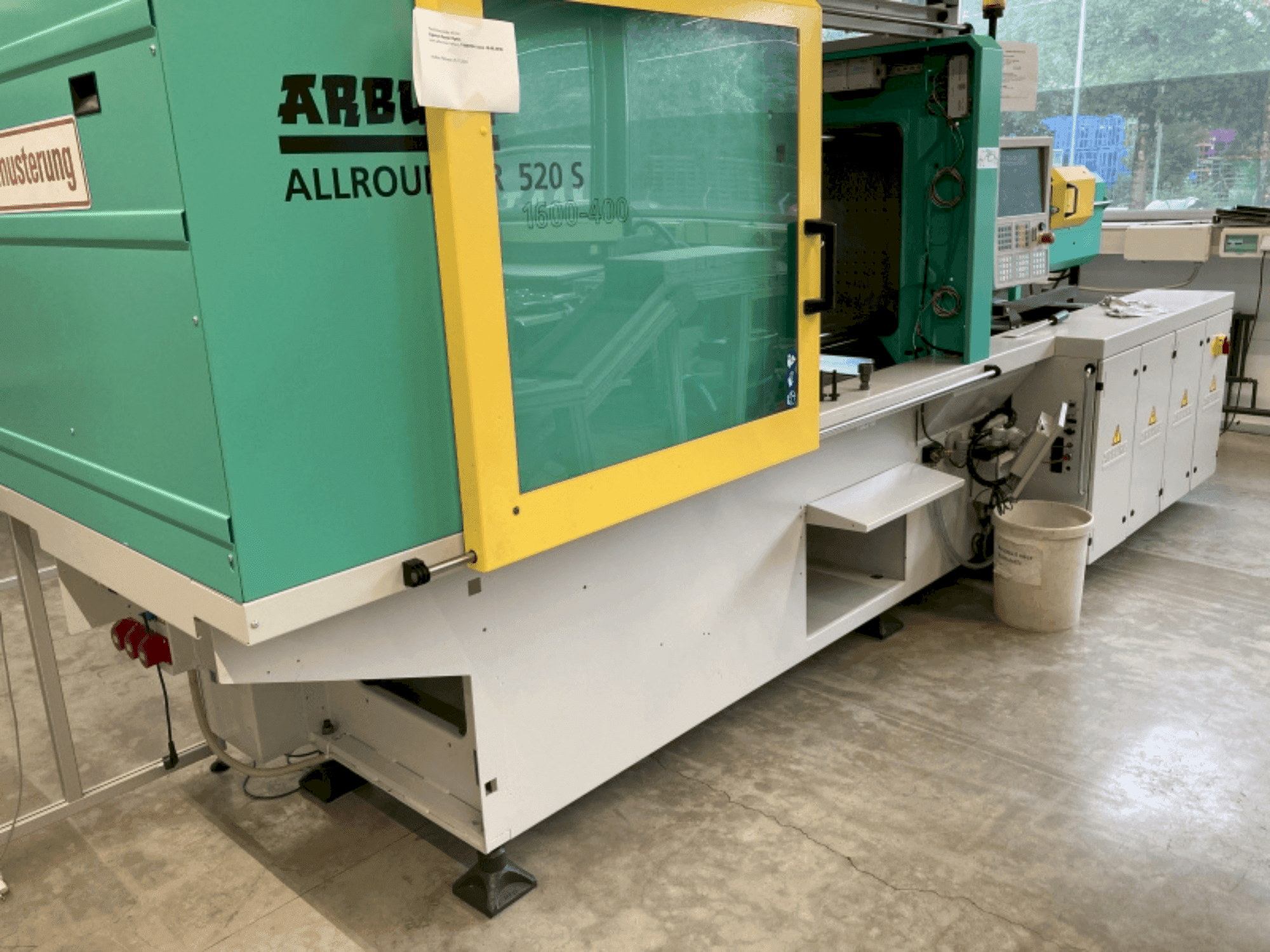 Makine Arburg Allrounder 520S-1600-400 - Önden görünüm