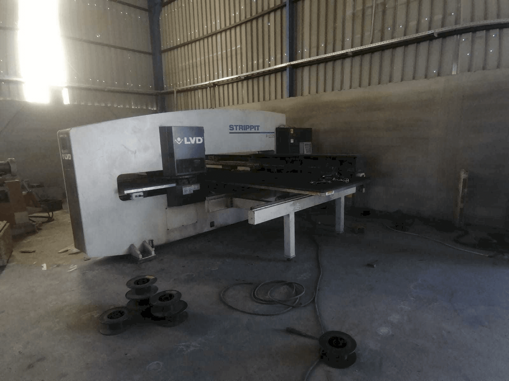 Makine LVD P-1225 - Önden görünüm