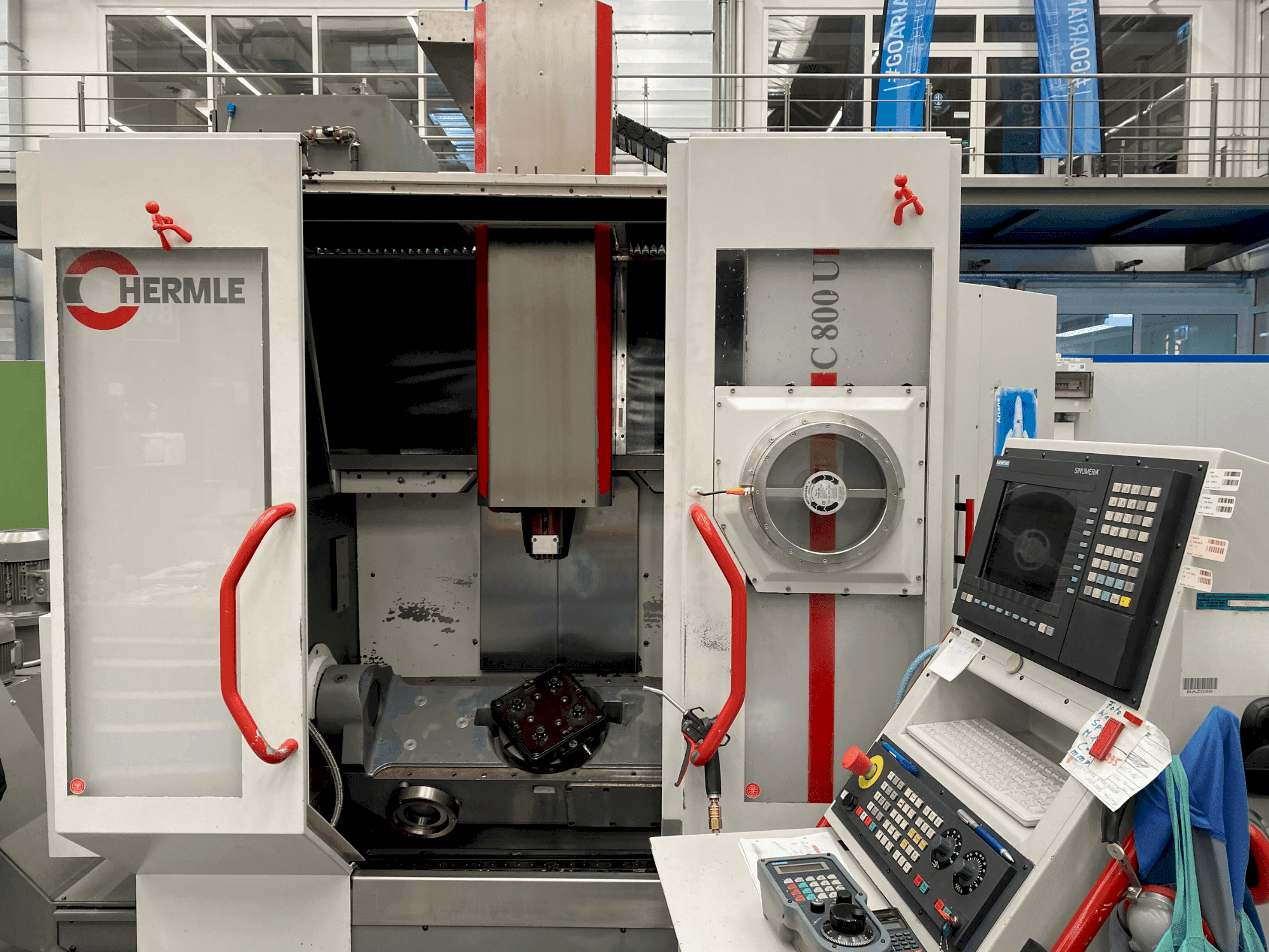 Makine HERMLE C800 U - Önden görünüm