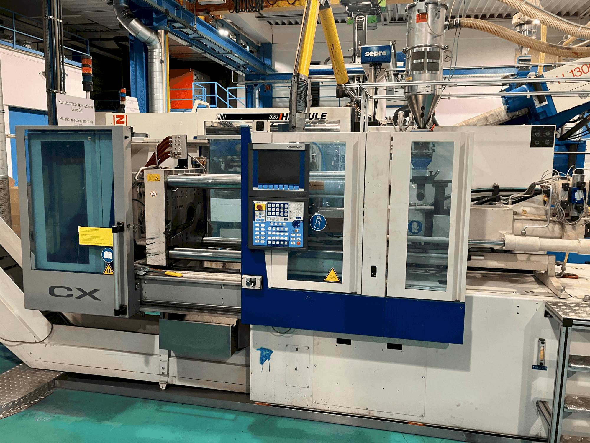 Makine Krauss Maffei 65-180 CX - Önden görünüm