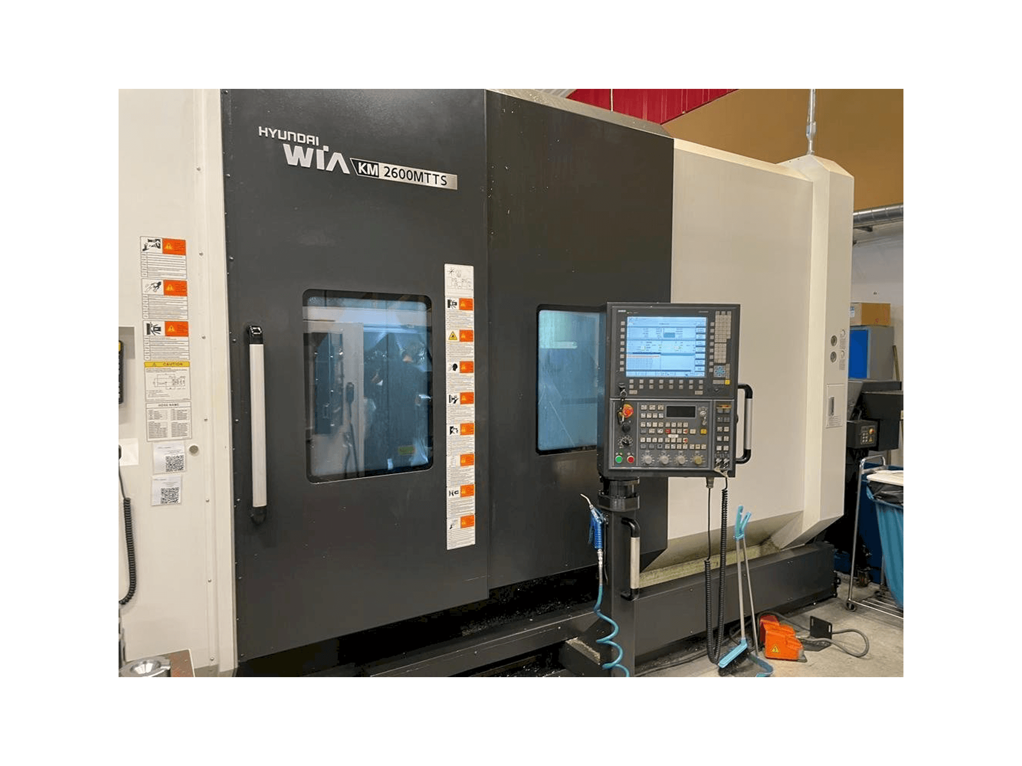 Makine Hyundai Wia KM 2600 MTTS - Önden görünüm