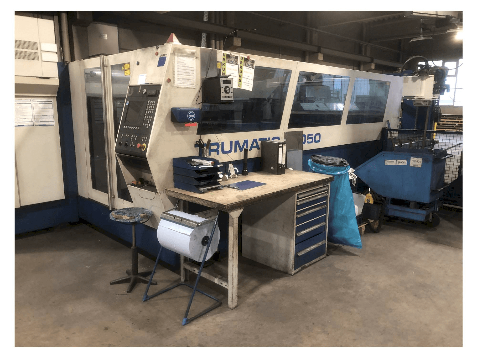 Makine TRUMPF Trumatic L3050 - Önden görünüm
