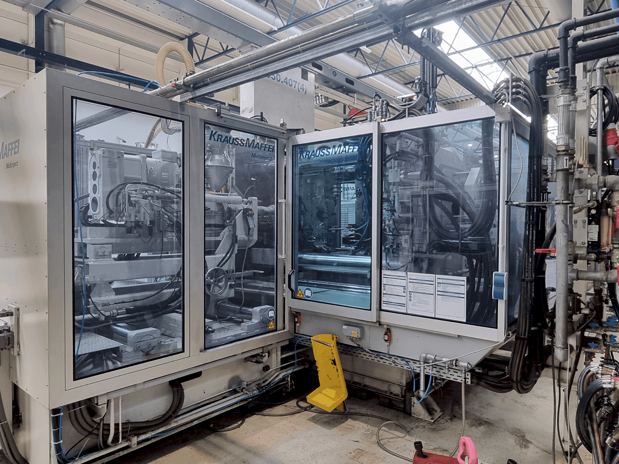 Makine Krauss Maffei 650-2700-390 CL - Önden görünüm