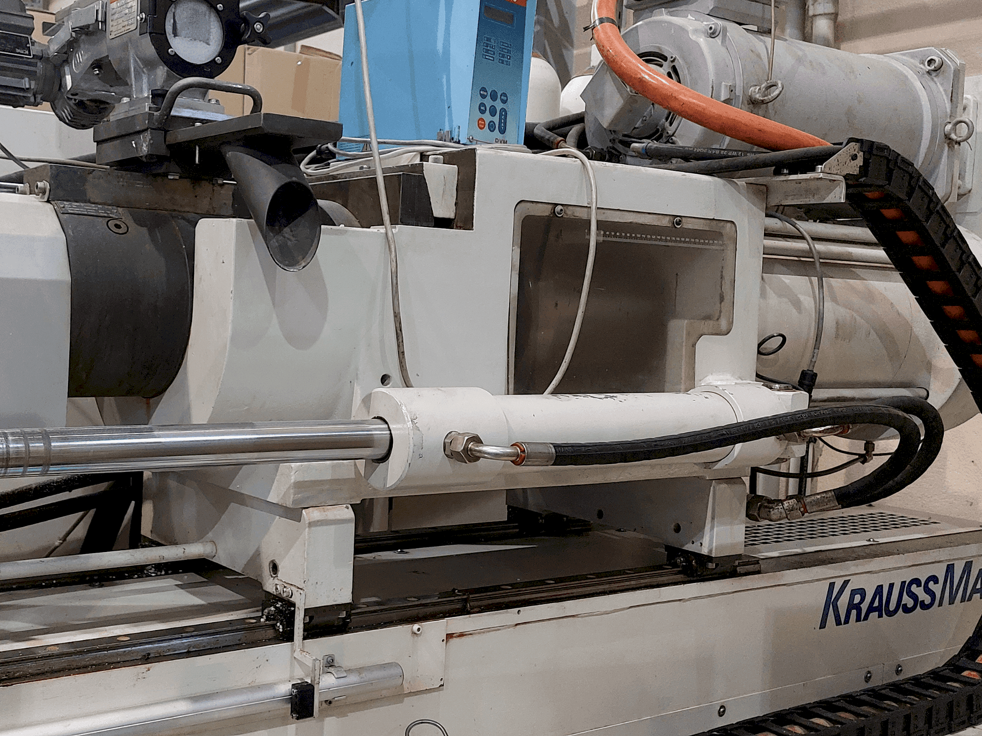 Makine Krauss Maffei 320-1900 C3 - Önden görünüm