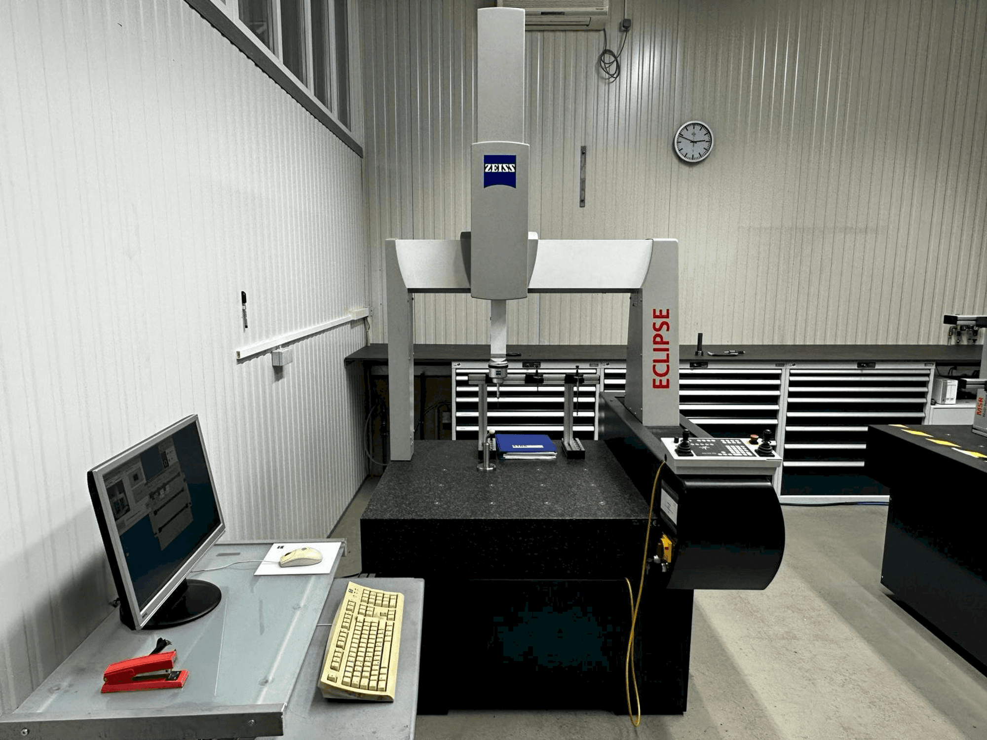 Makine ZEISS Eclipse CNC 07/07/06 - Önden görünüm
