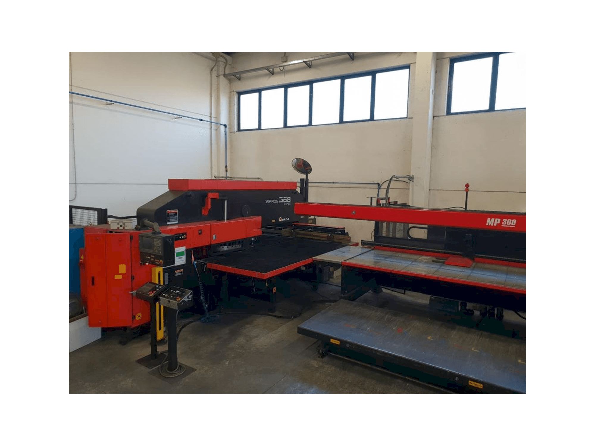 Makine AMADA VIPROS 368 KING - Önden görünüm