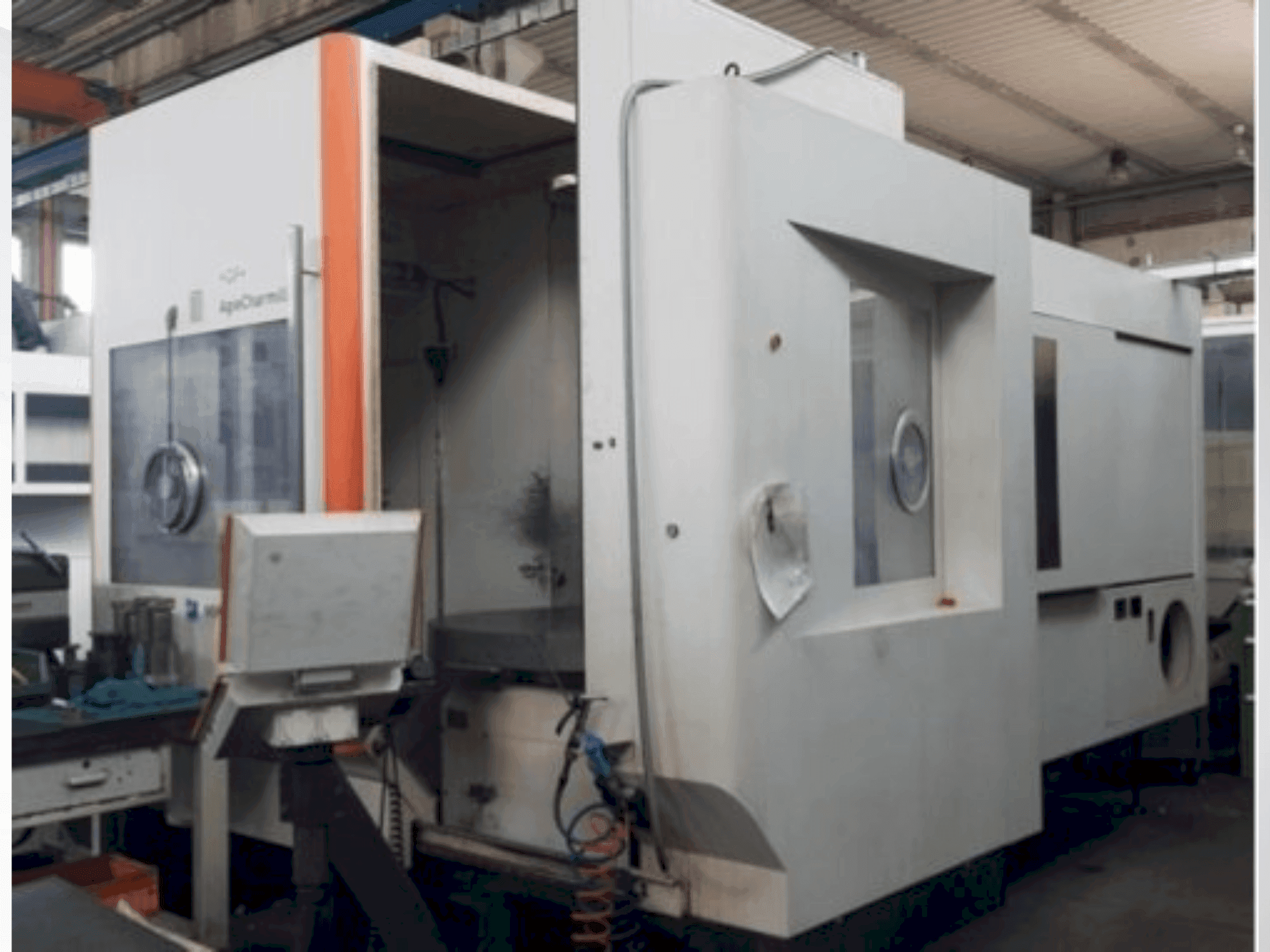 Makine MIKRON HPM 1350U - Önden görünüm