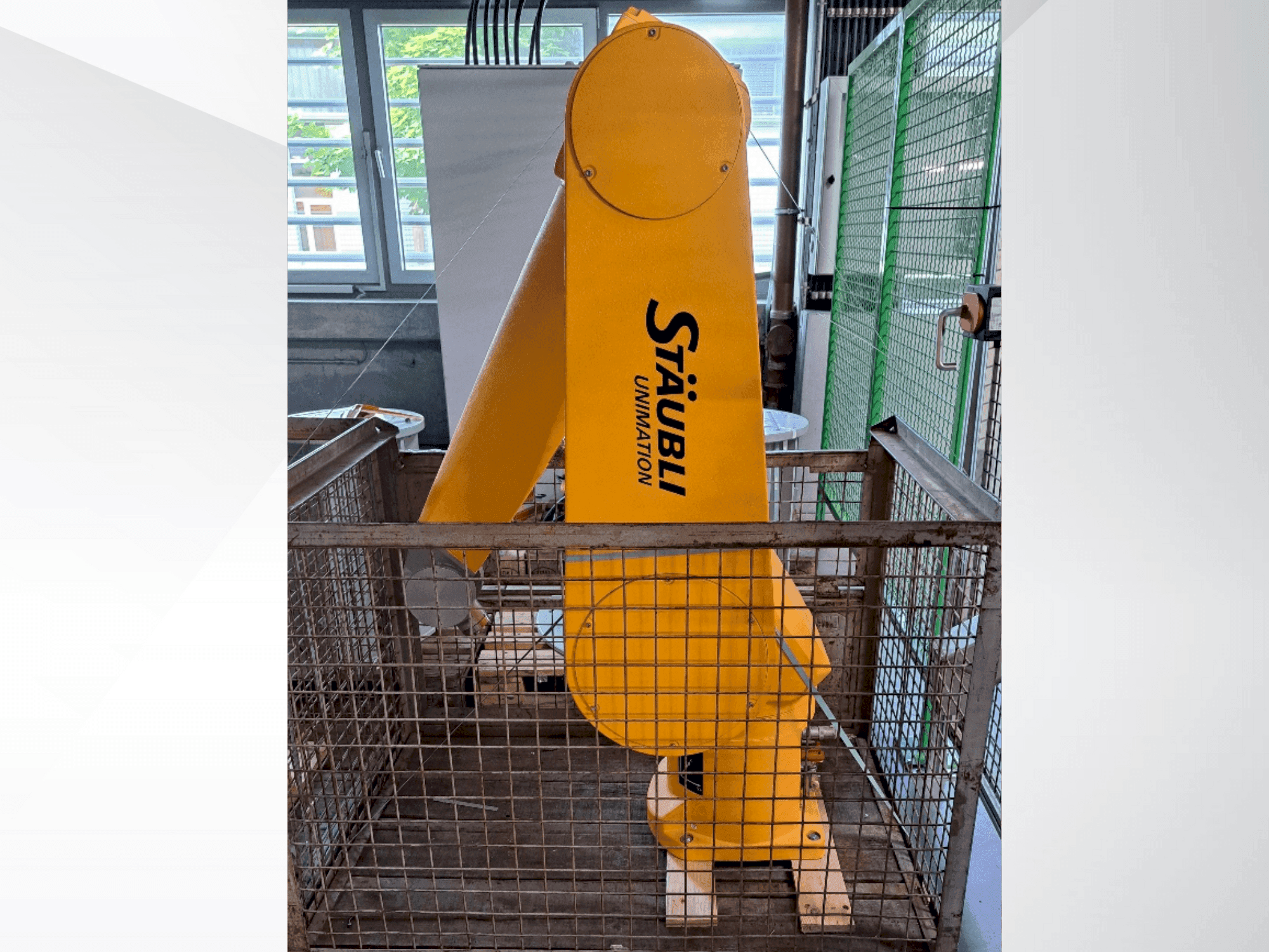 Makine STAUBLI RX160 L - Önden görünüm