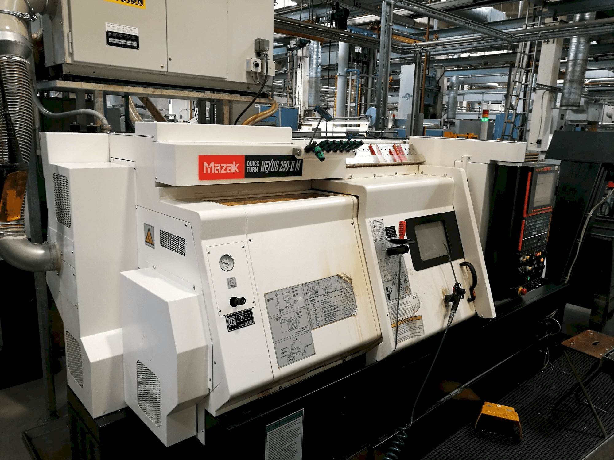 Makine Mazak Quickturn Nexus 250-II M - Önden görünüm