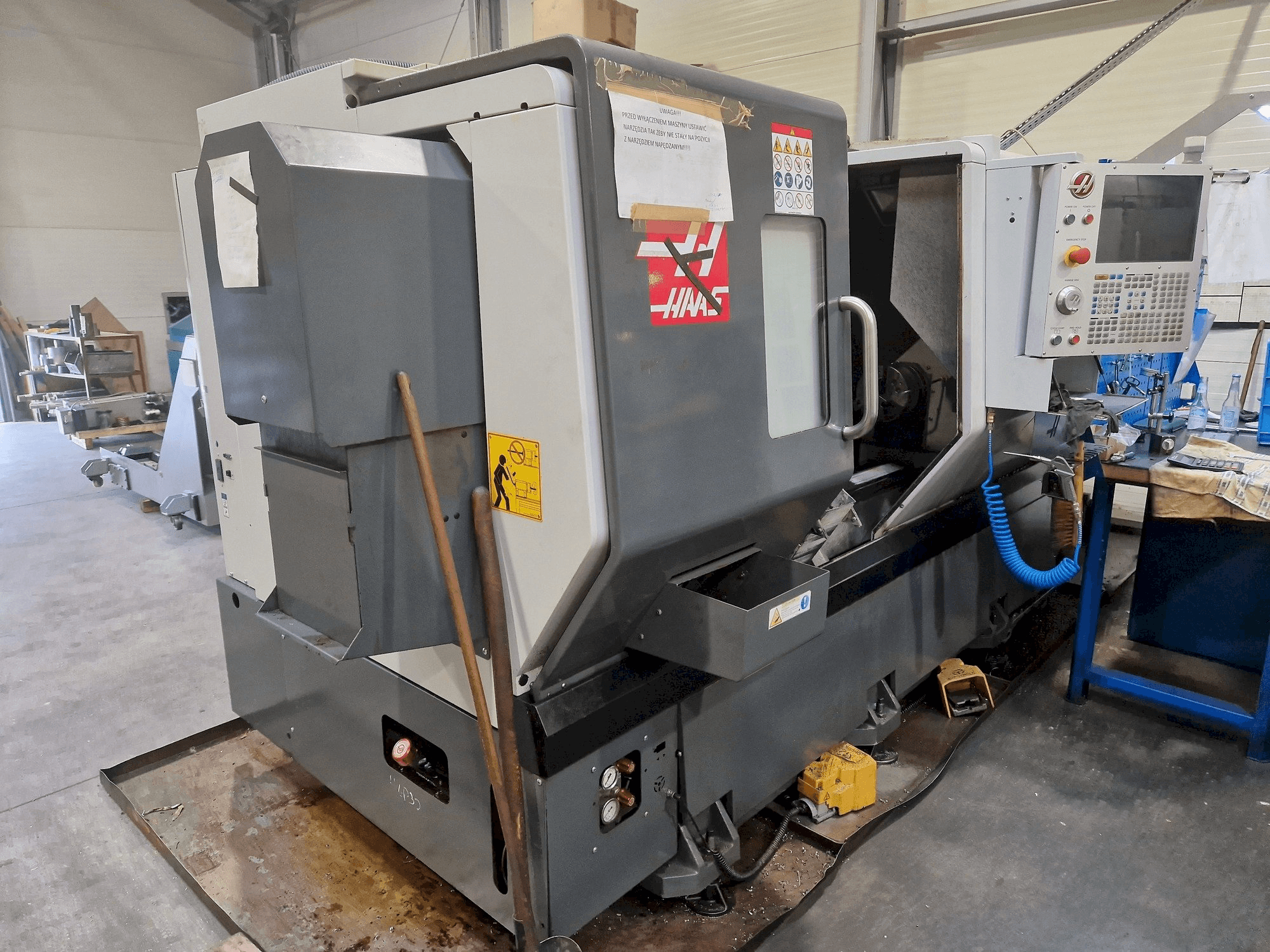Makine HAAS DS-30Y - Sol taraftaki görüntü