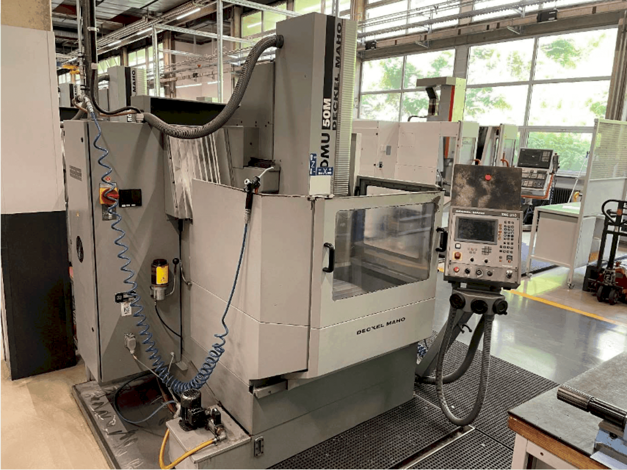 Makine DECKEL DMU 50 - Önden görünüm