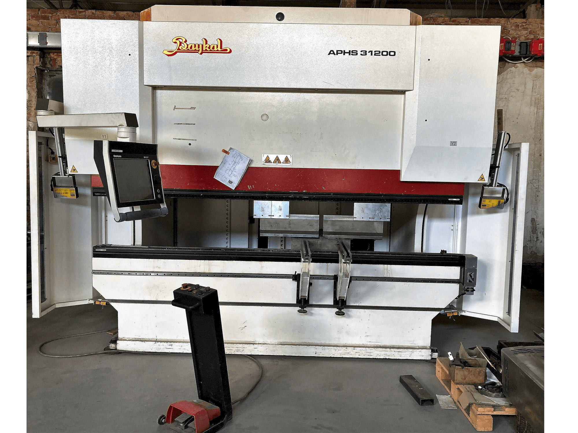 Makine Baykal APHS 31200 - Önden görünüm
