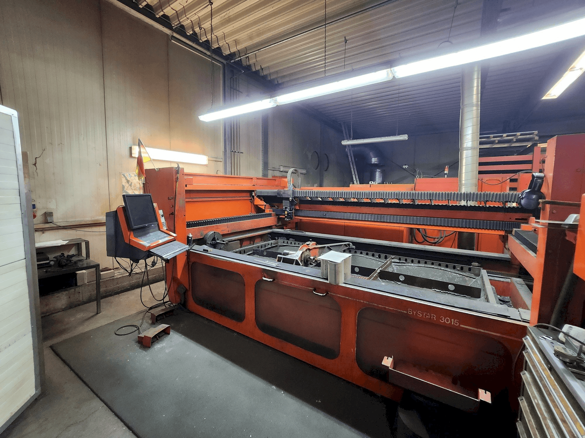 Makine Bystronic BTL 4000 - Önden görünüm