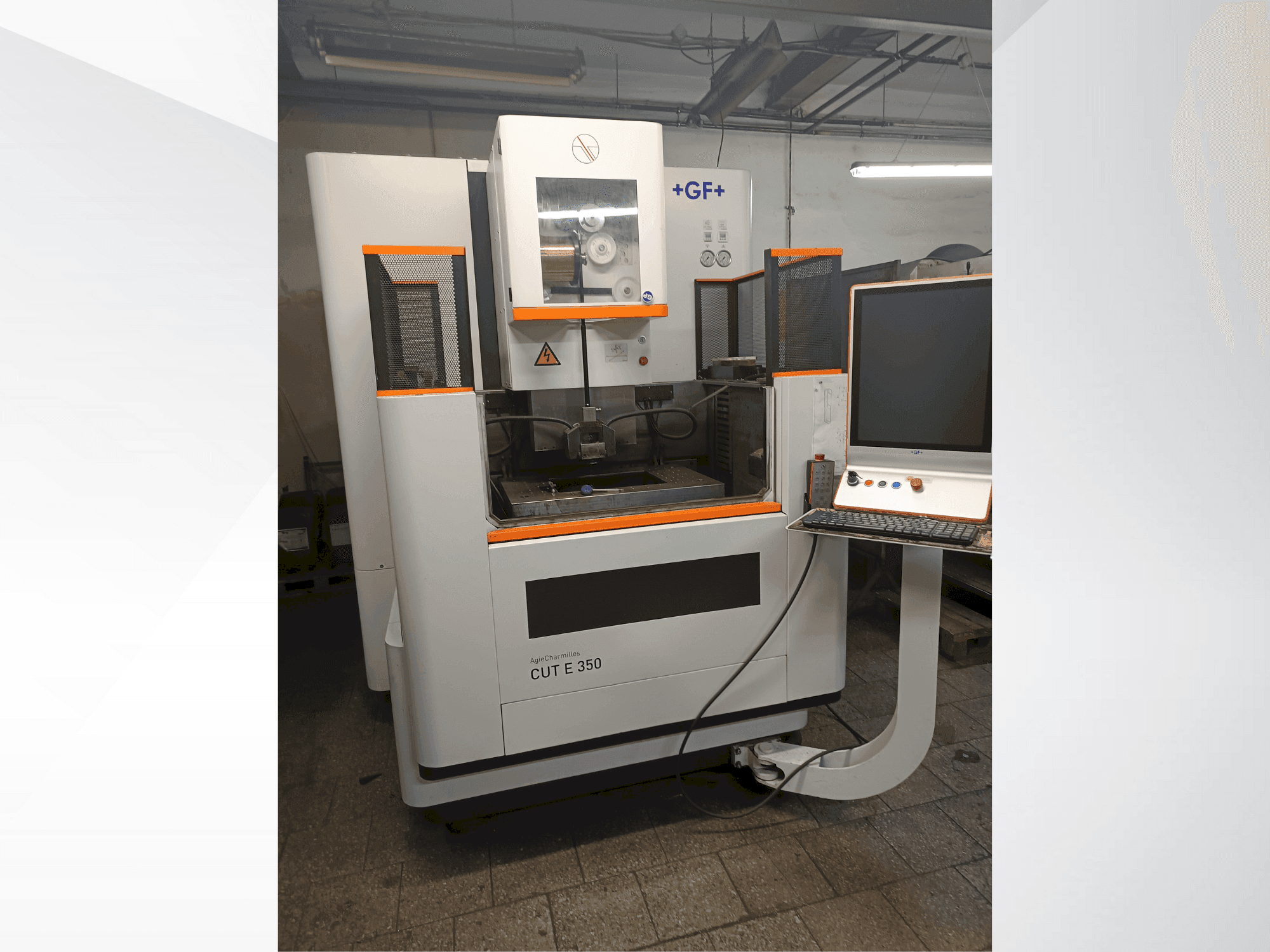 Makine +GF+ Agie Charmilles CUT E 350 - Önden görünüm
