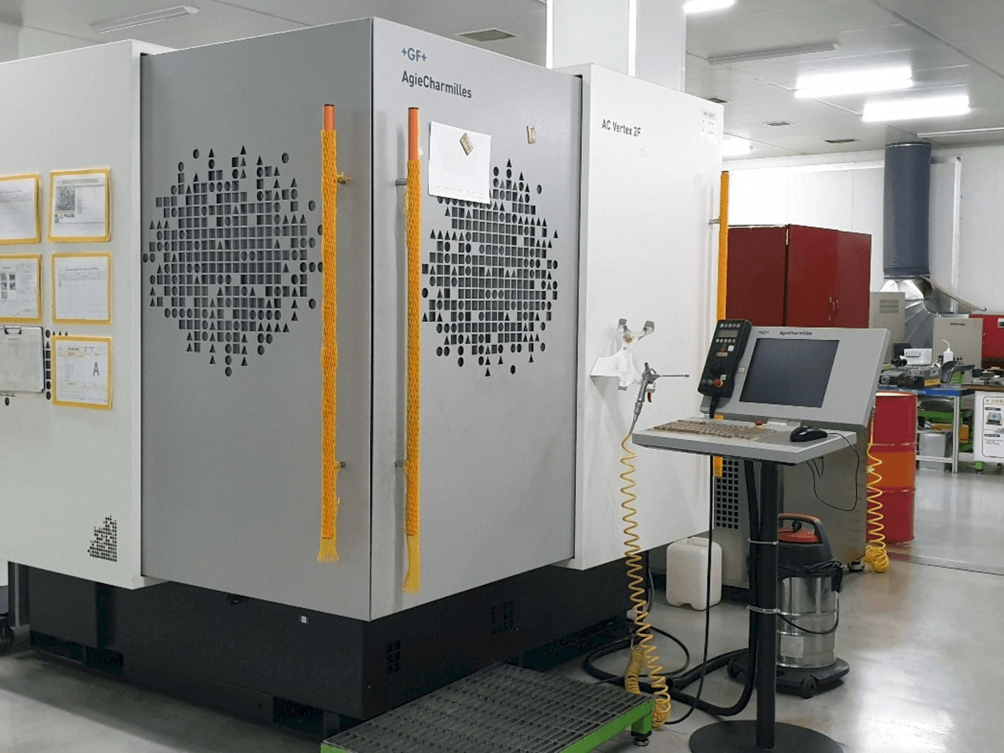 Makine AgieCharmilles AC VERTEX 2F - Önden görünüm