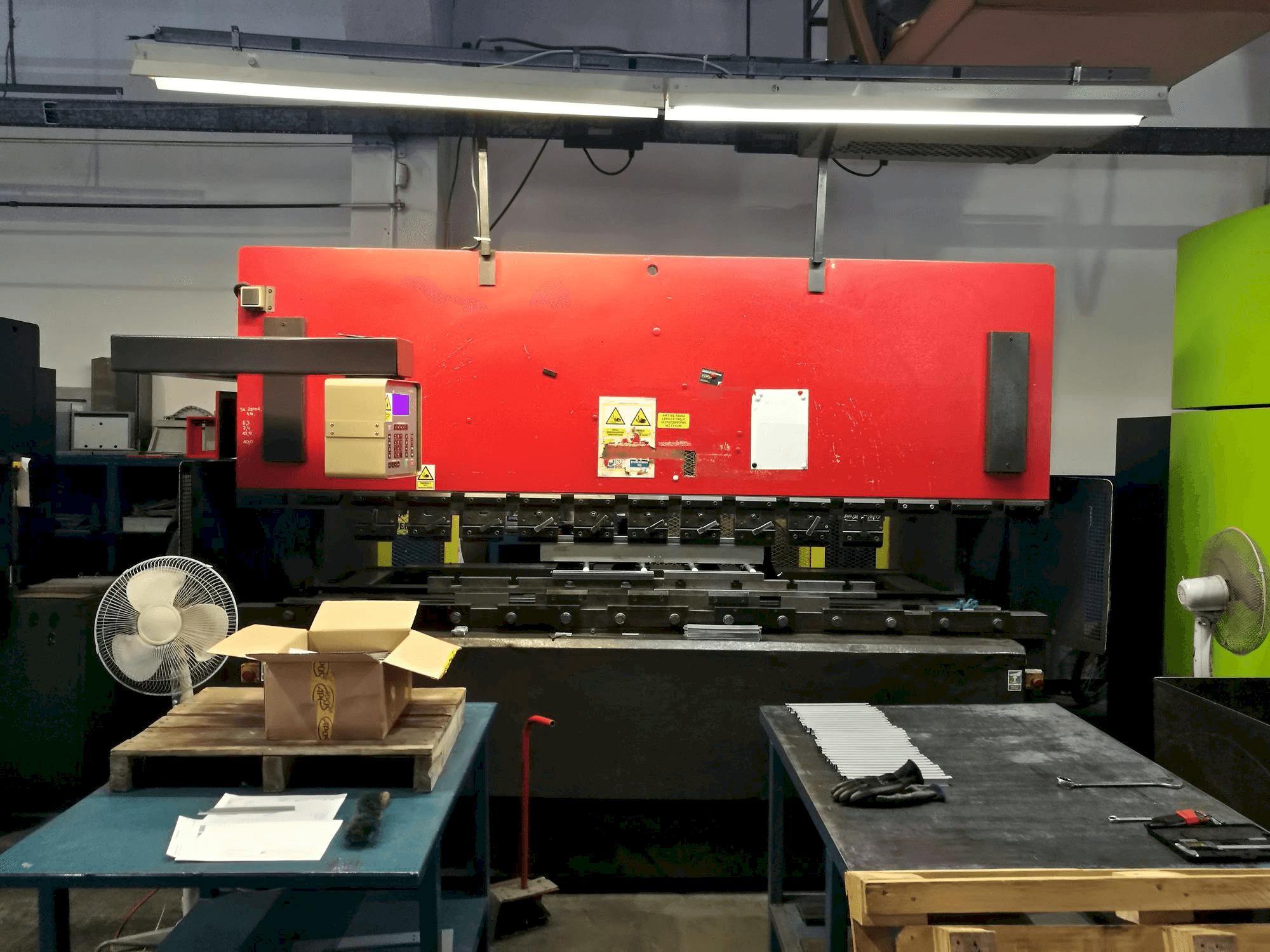 Makine AMADA ITS - Önden görünüm