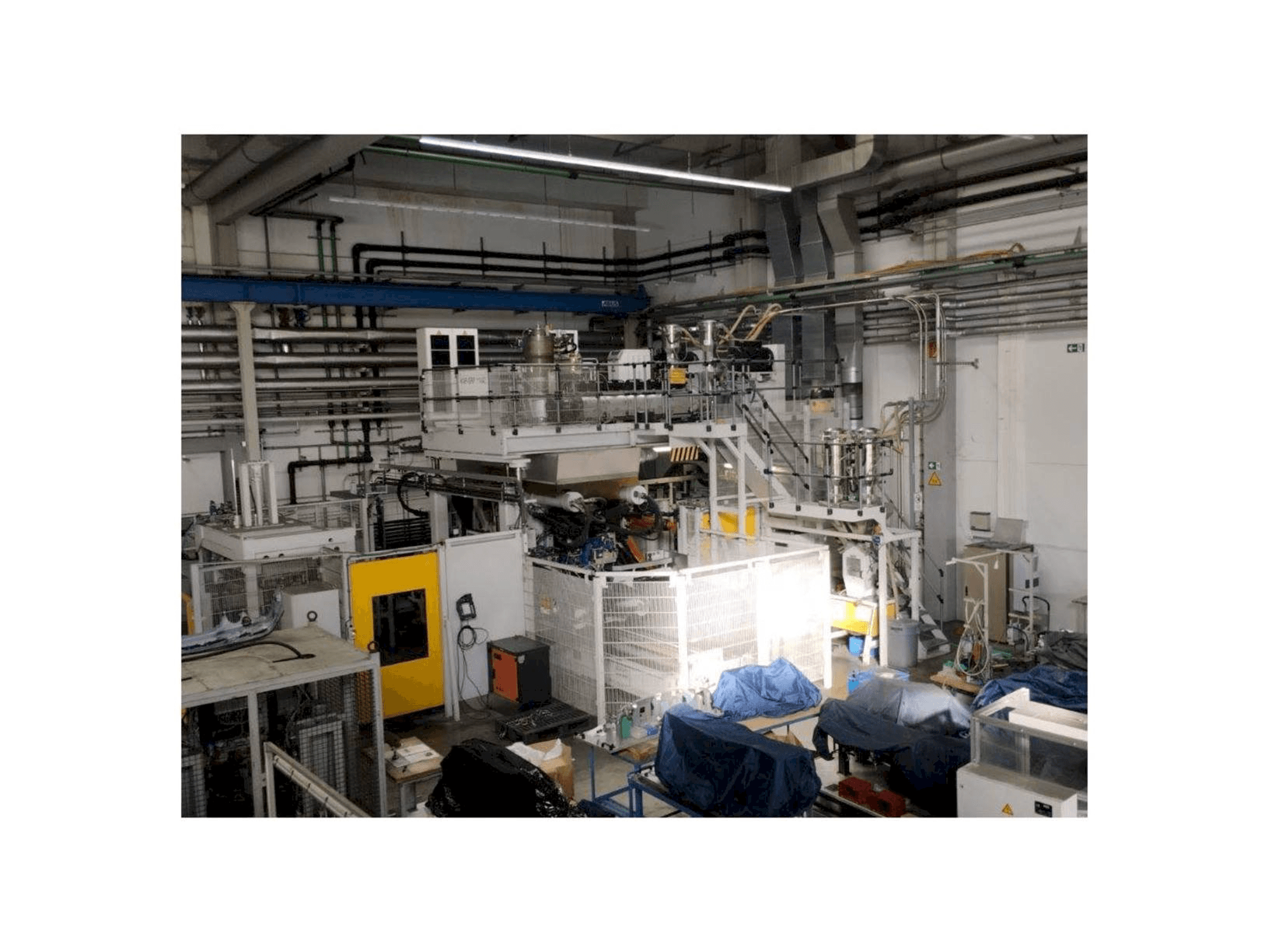 Makine EXTRAPLAST 140to - Önden görünüm