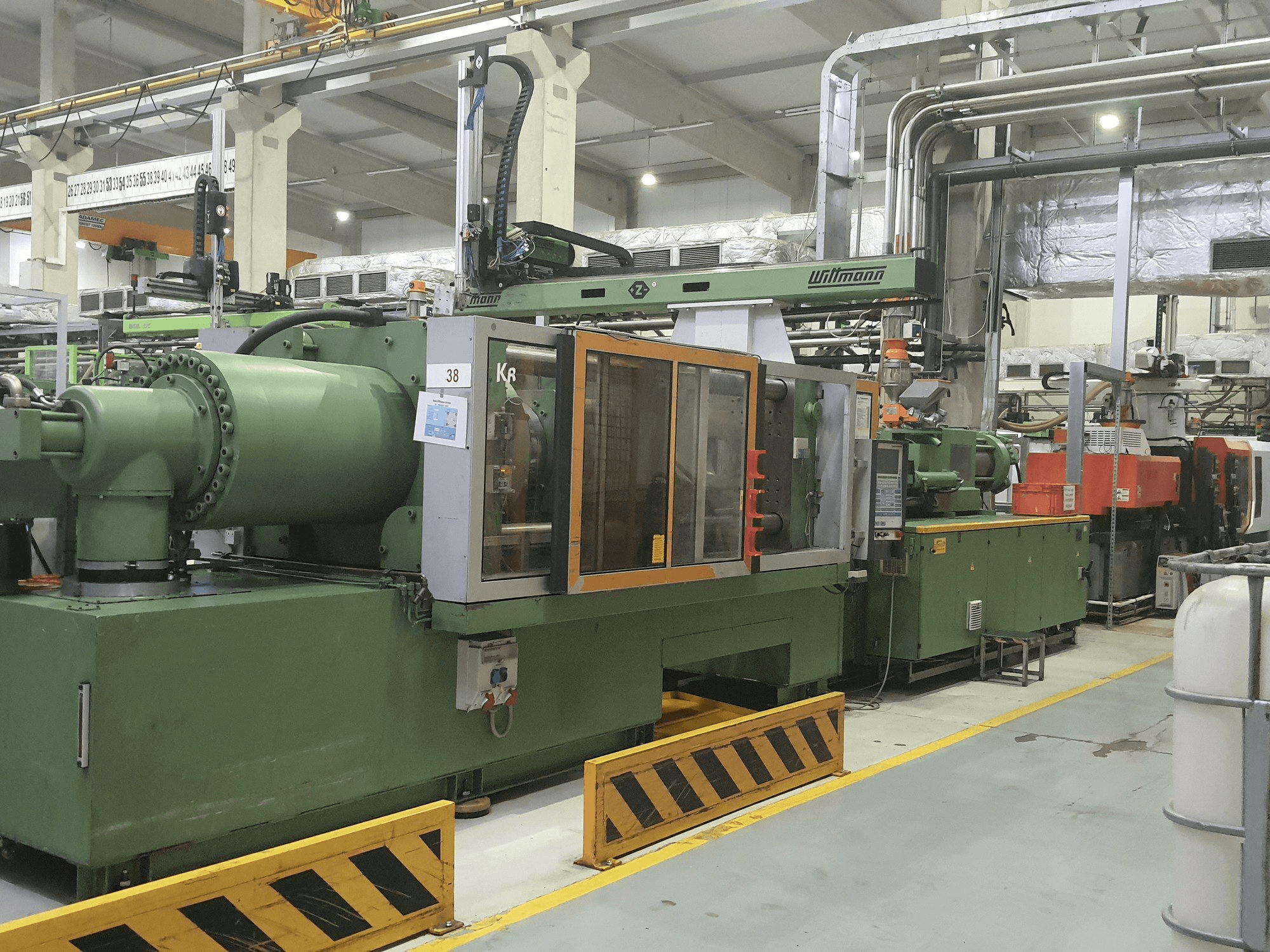 Makine Krauss Maffei 420-3000 - Önden görünüm