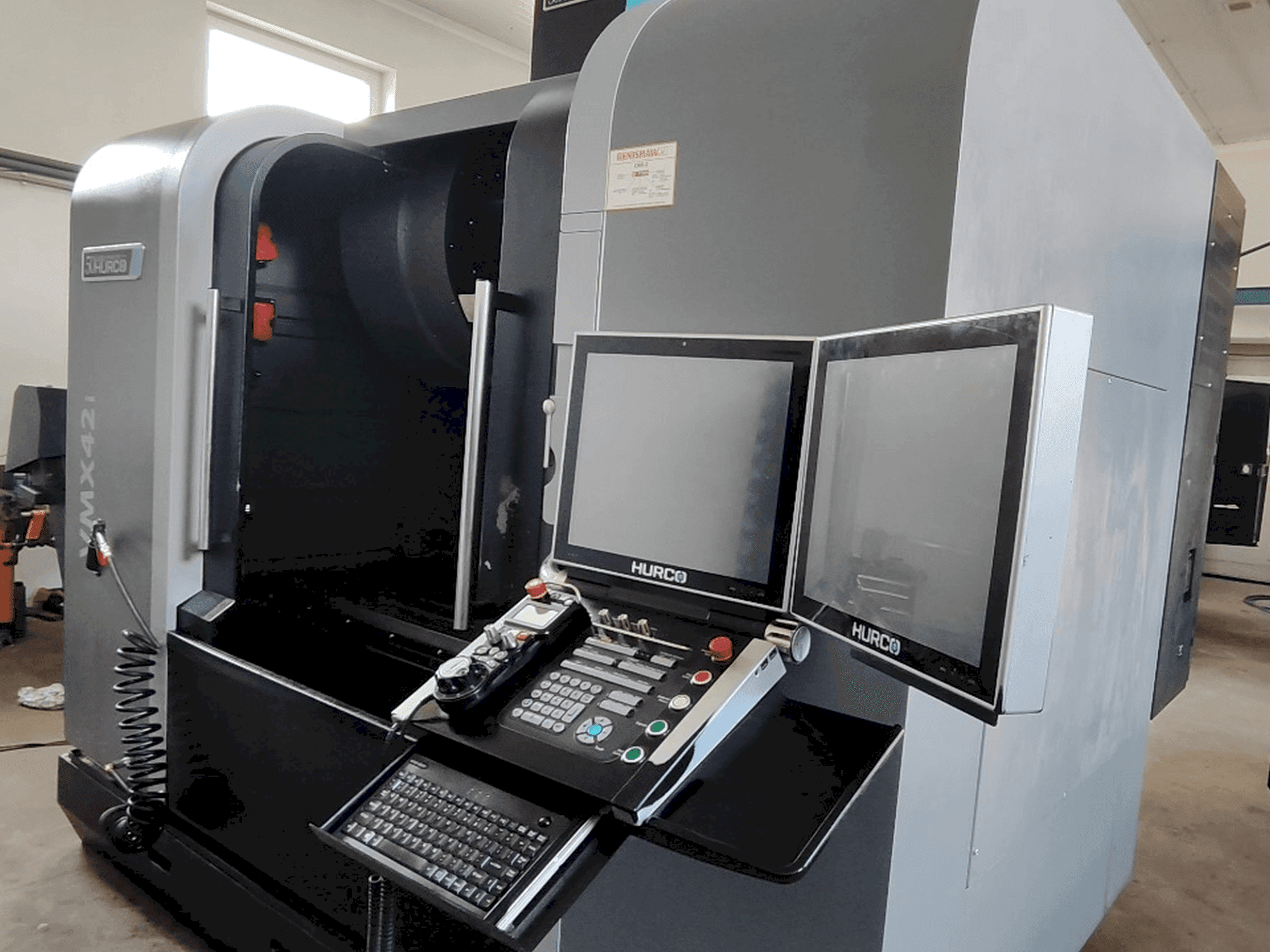 Makine Hurco VMX 42i (2018) - Önden görünüm