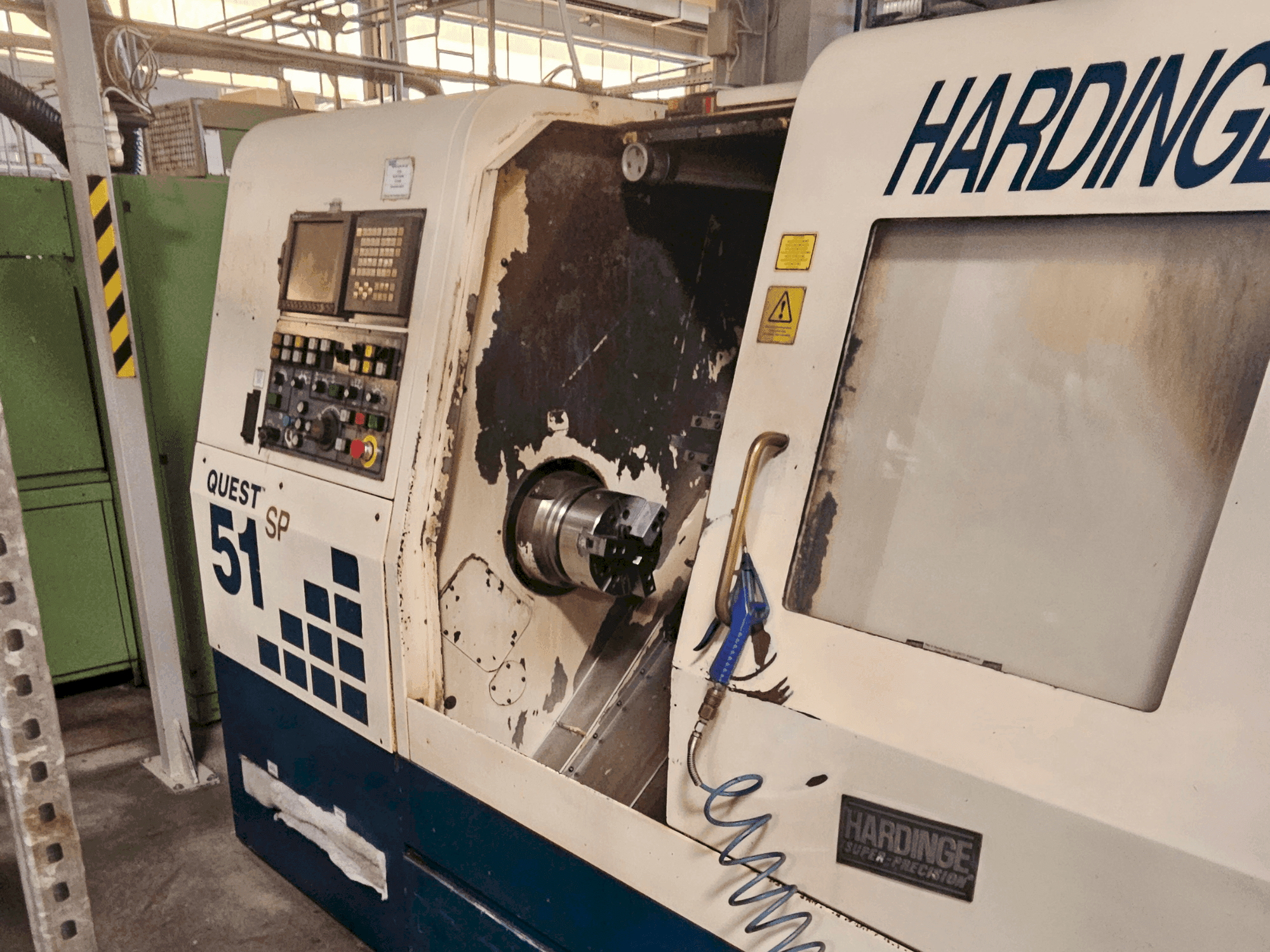 Makine HARDINGE Quest 51 SP - Önden görünüm