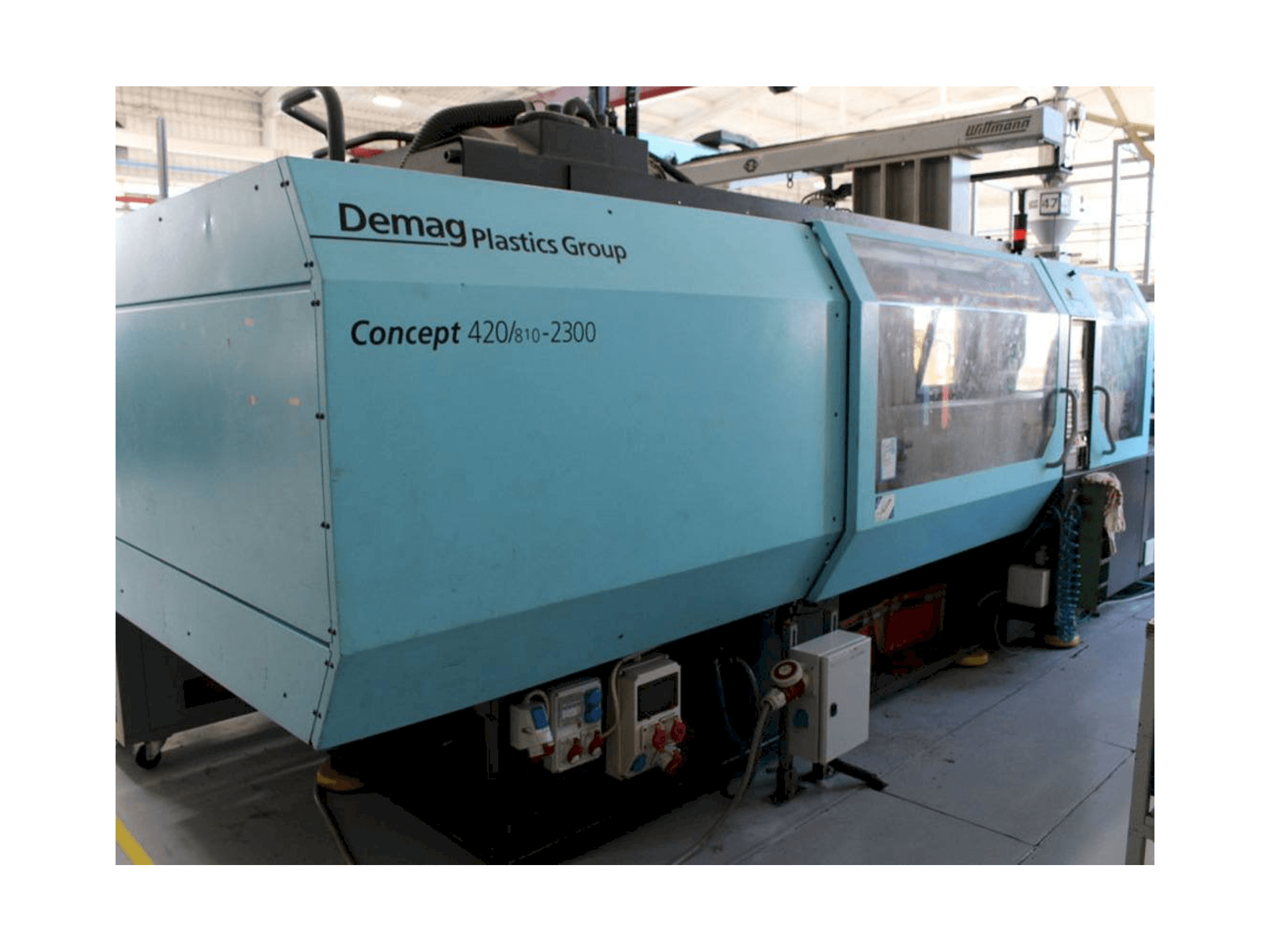 Makine DEMAG 420/810-2300 NC4 - Önden görünüm