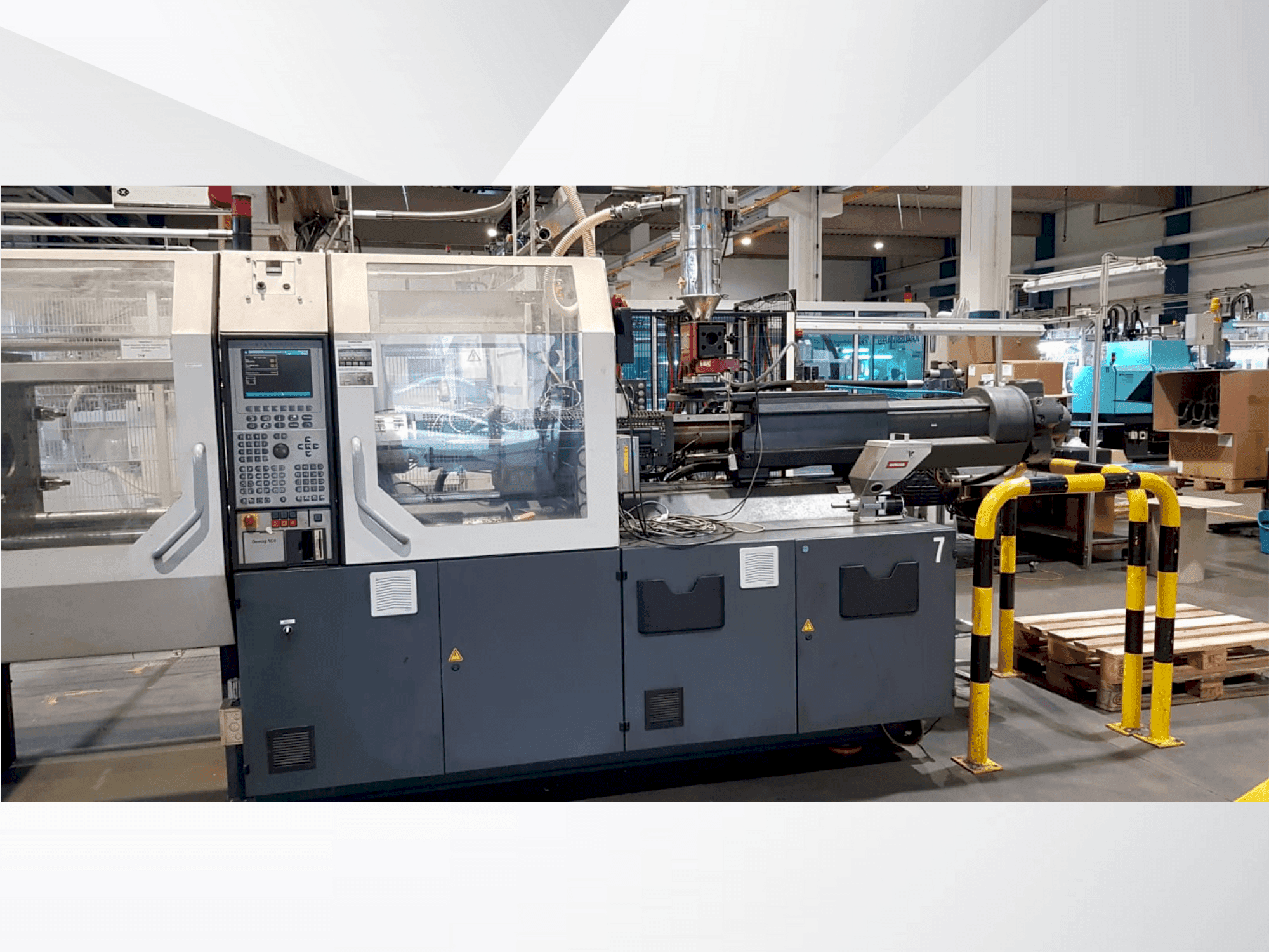 Makine DEMAG Concept 200/500-840 + W711 - Önden görünüm