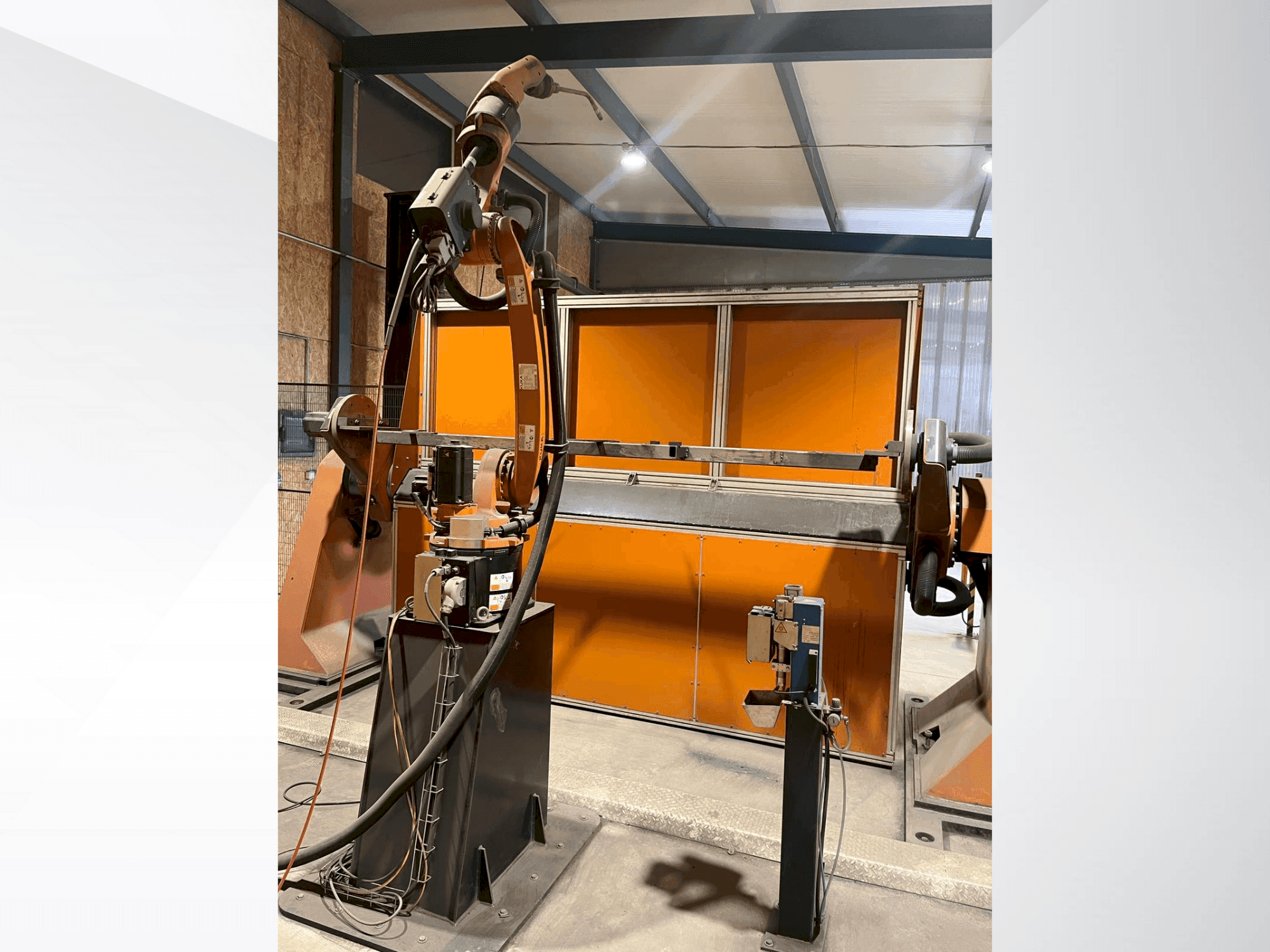 Makine KUKA KR8 R2100-2 arc HW - Önden görünüm